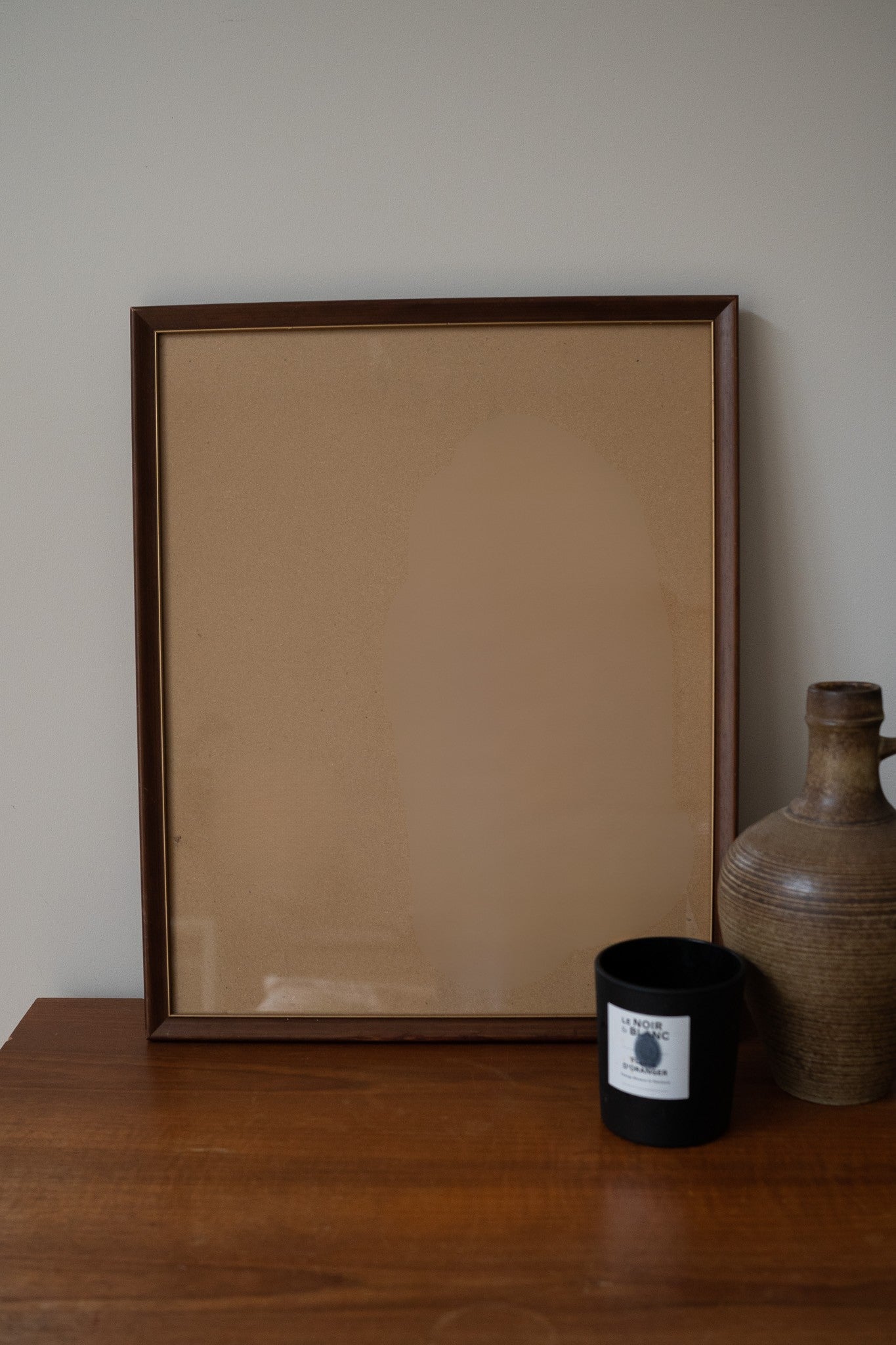 Grote houten lijst met gouden rand