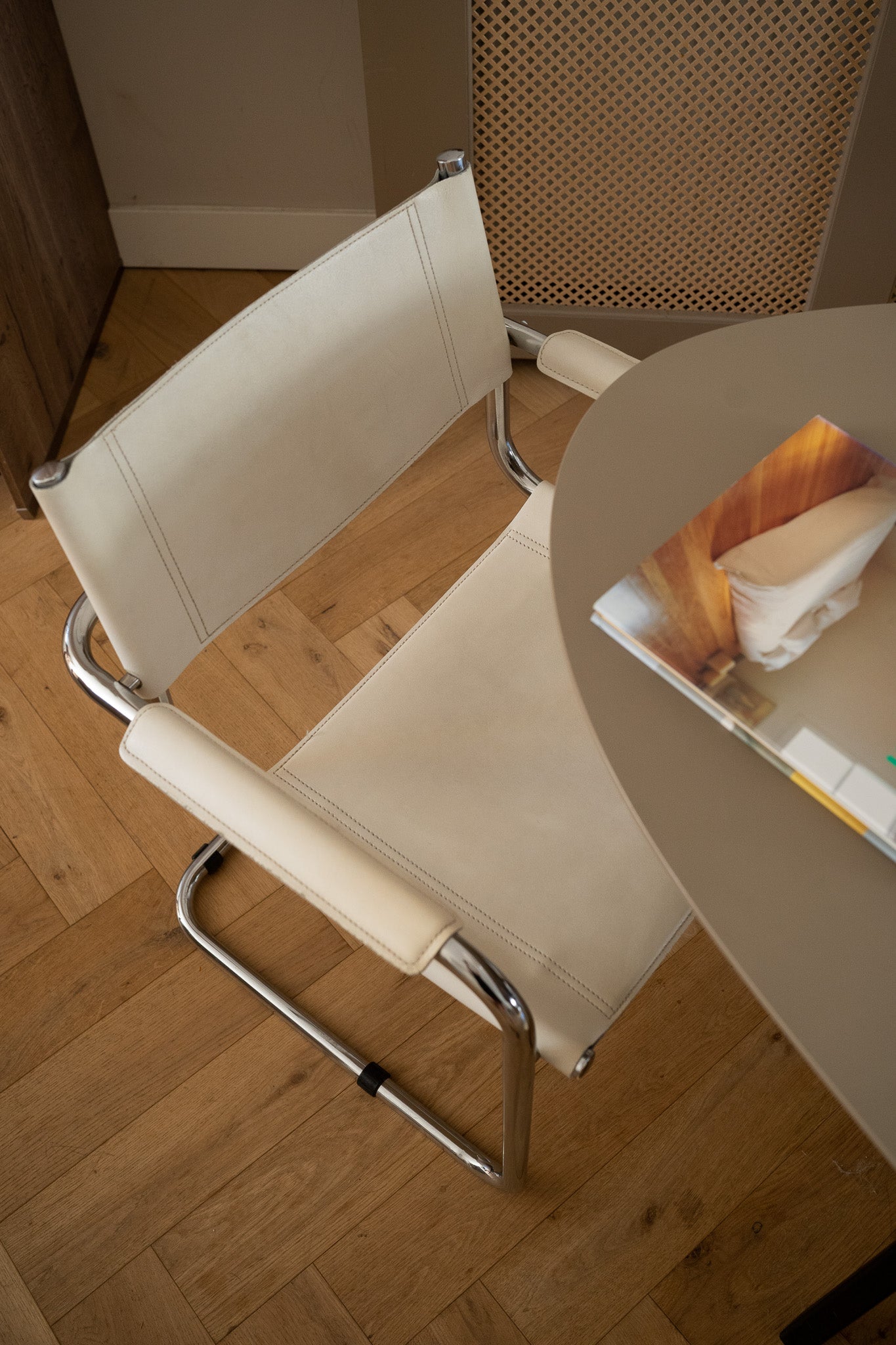 Buisframe stoel in stijl van Mart Stam Breuer Bauhaus