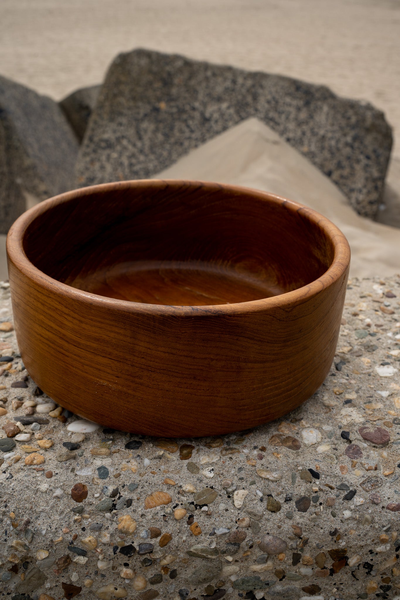 Hoge houten schaal