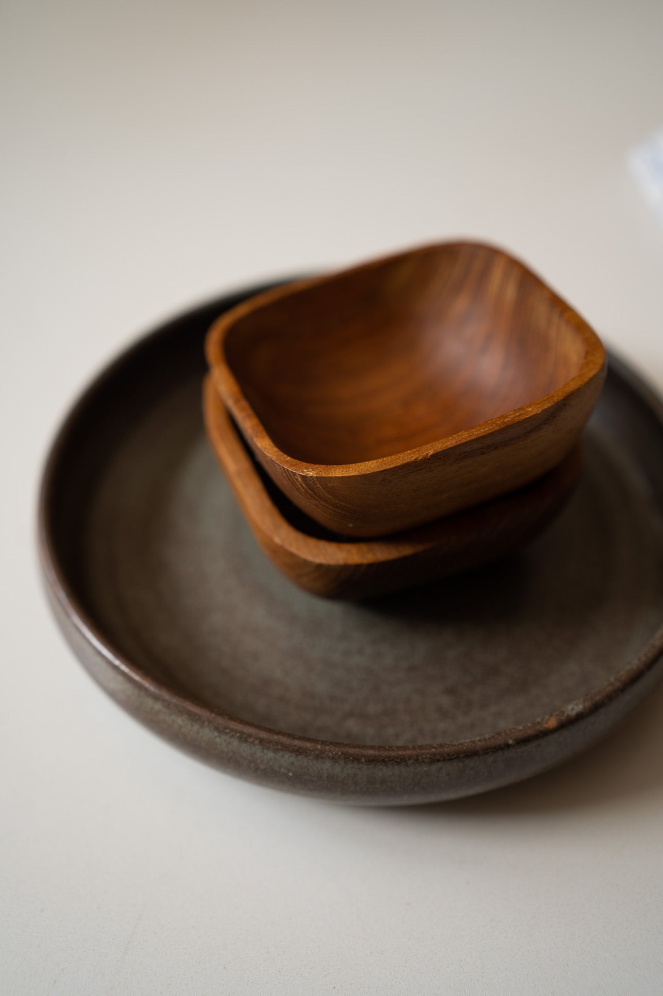 Set van 5 kleine houten schaaltjes