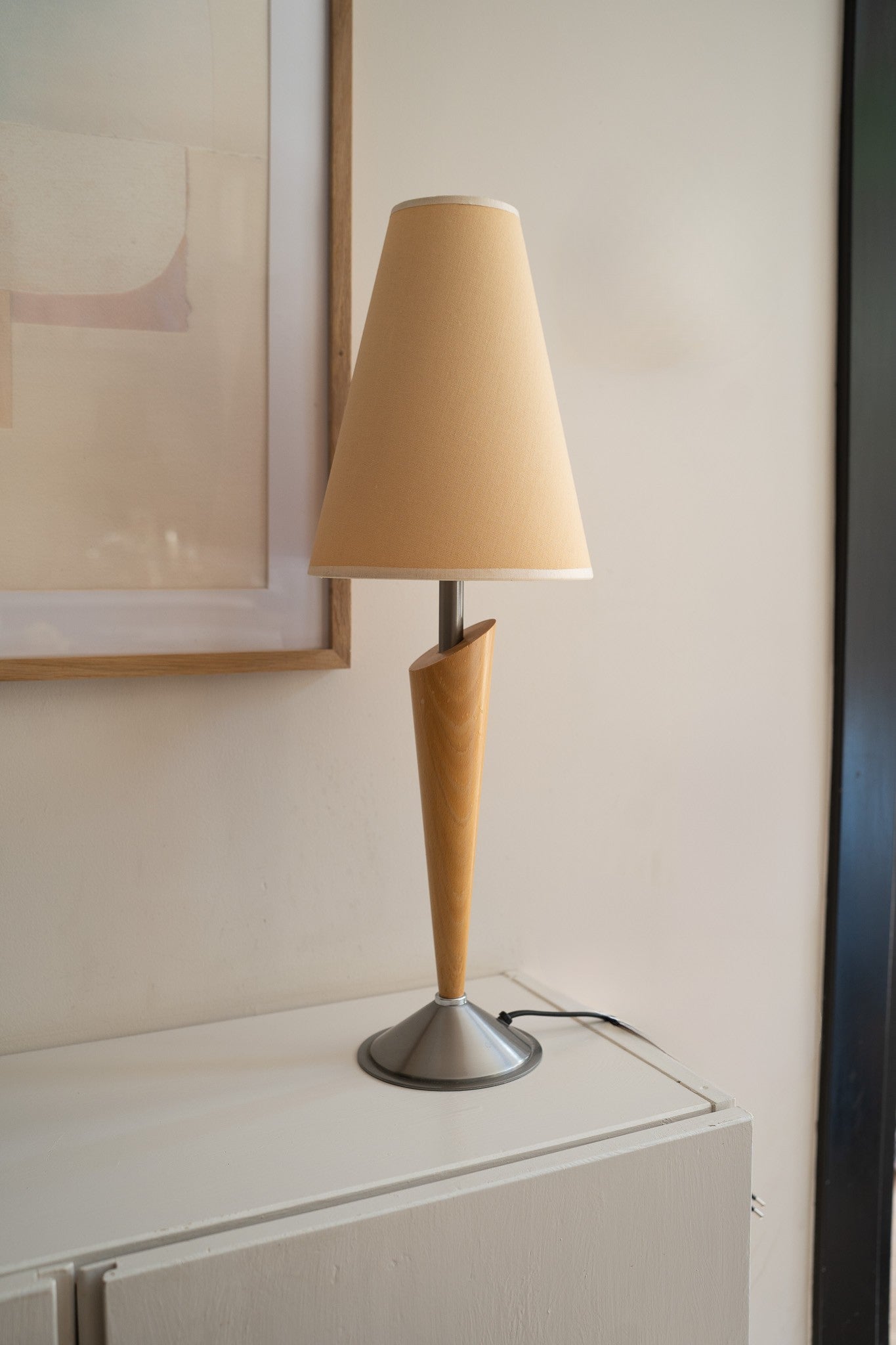 Houten lamp met crèmekleurige kap