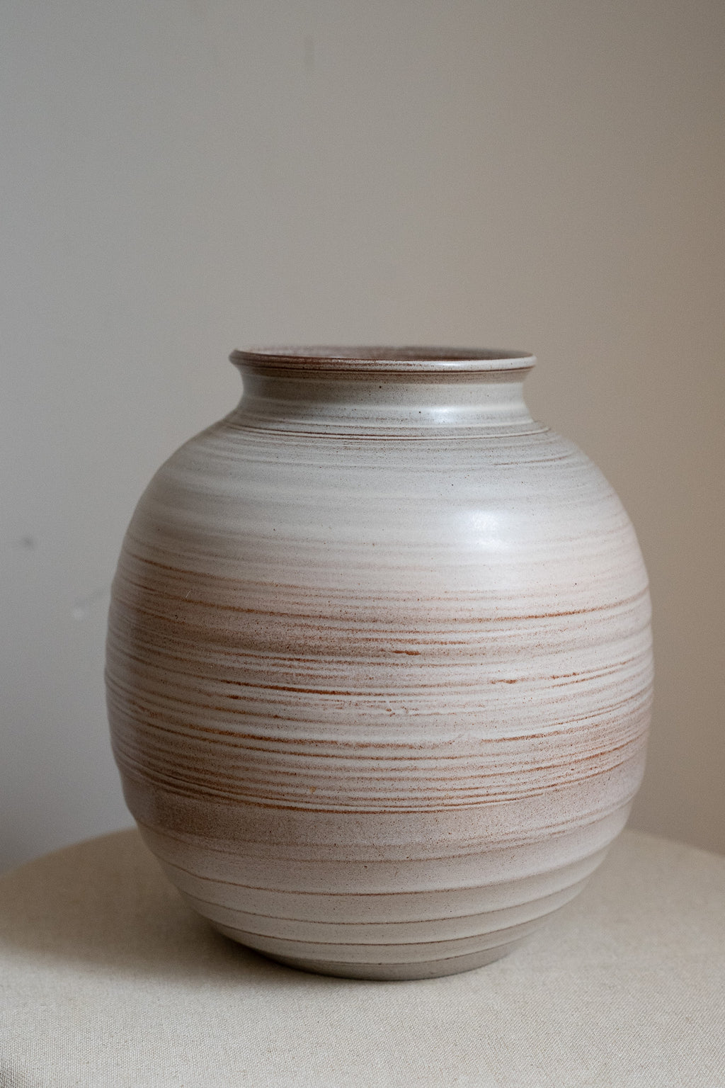 Beige vaas swirl