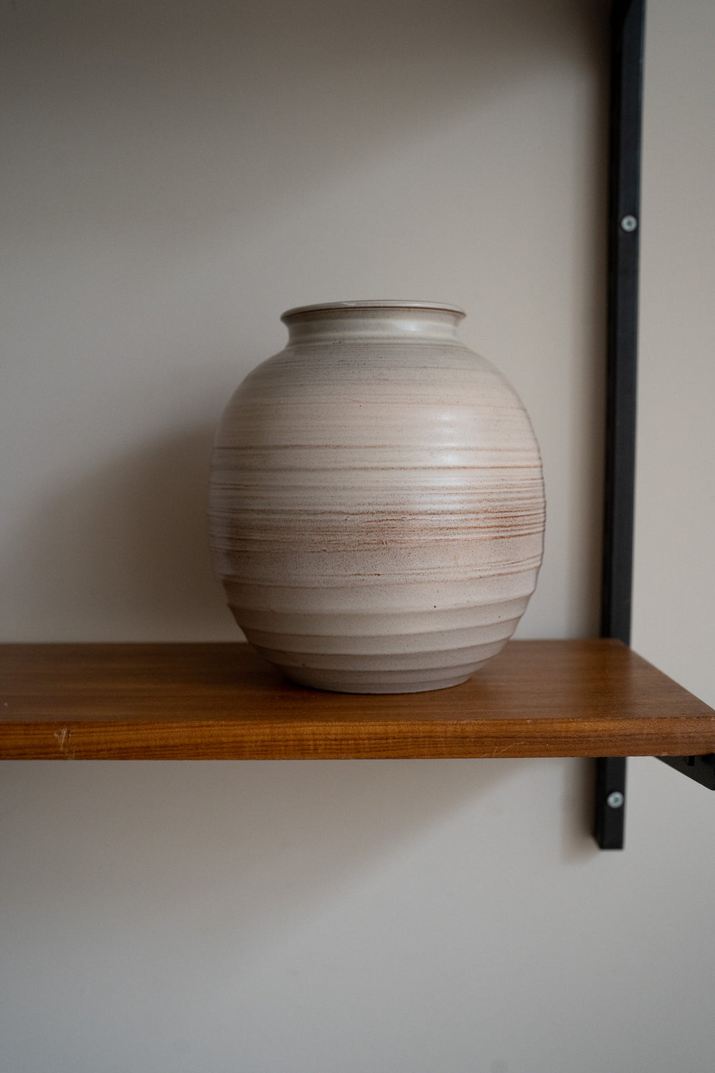 Beige vaas swirl