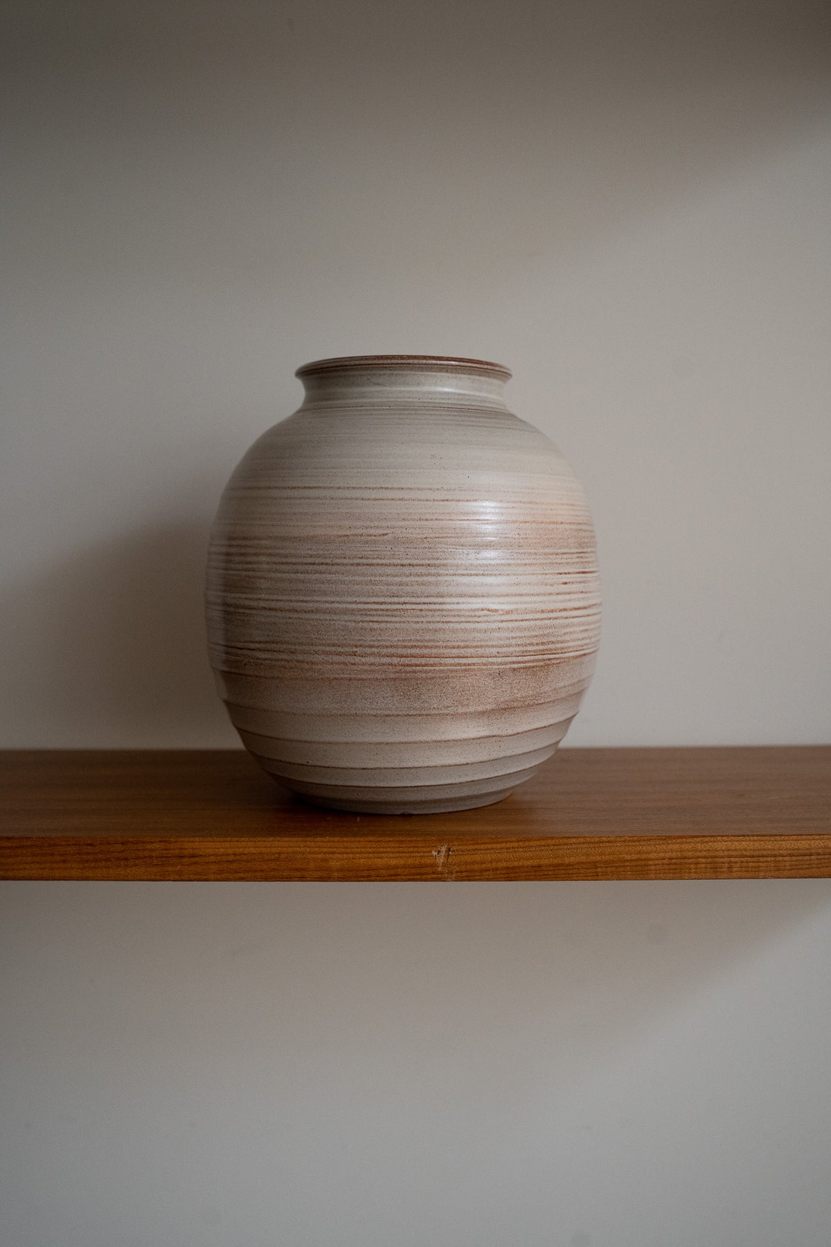 Beige vaas swirl