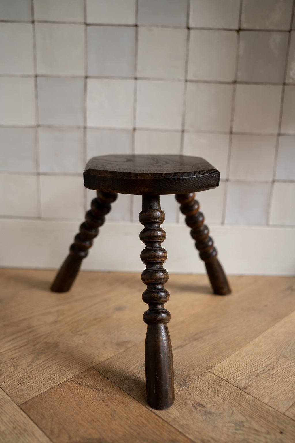 Houten driepoot krukje