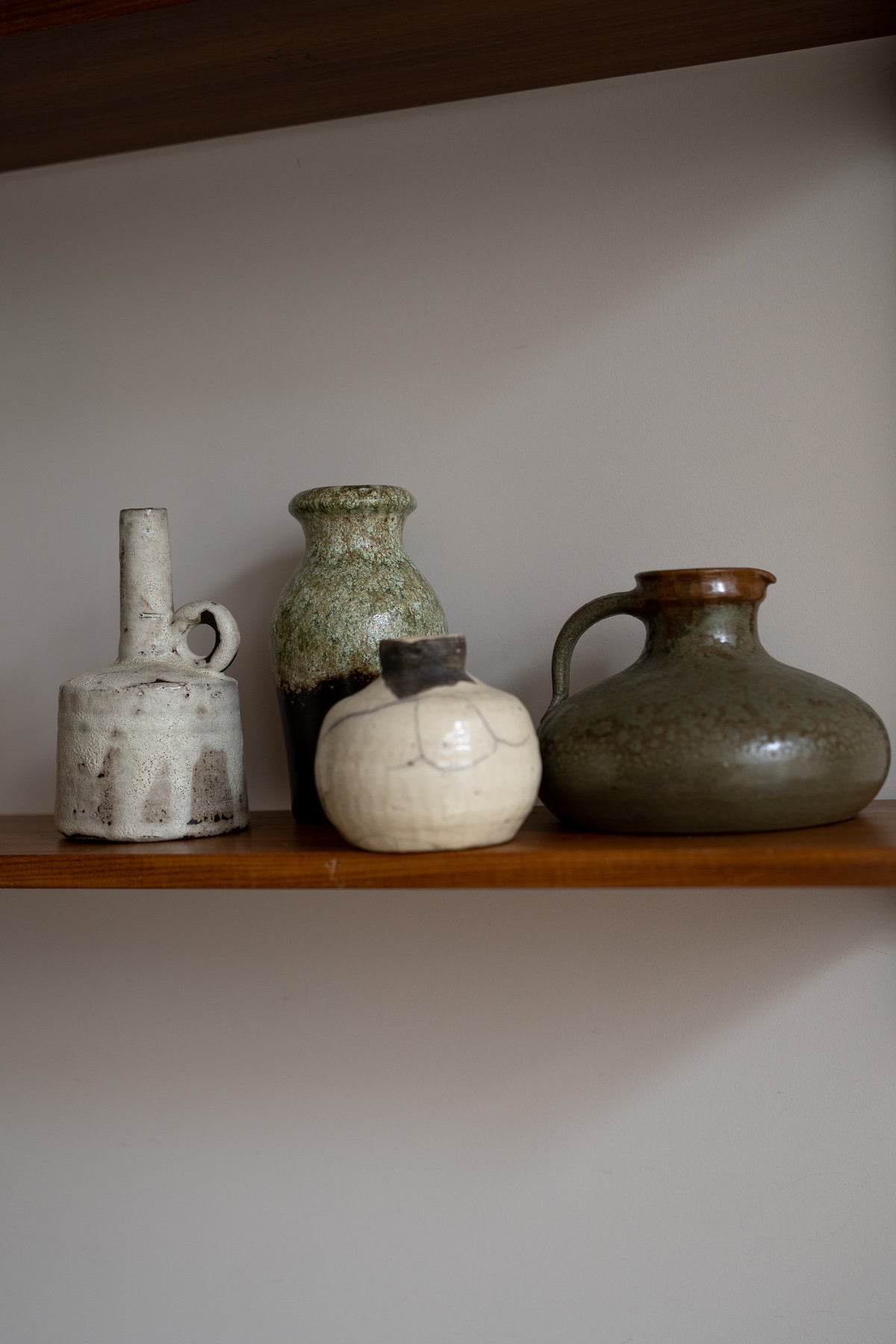 Vintage  kruik met groenbruin glazuur