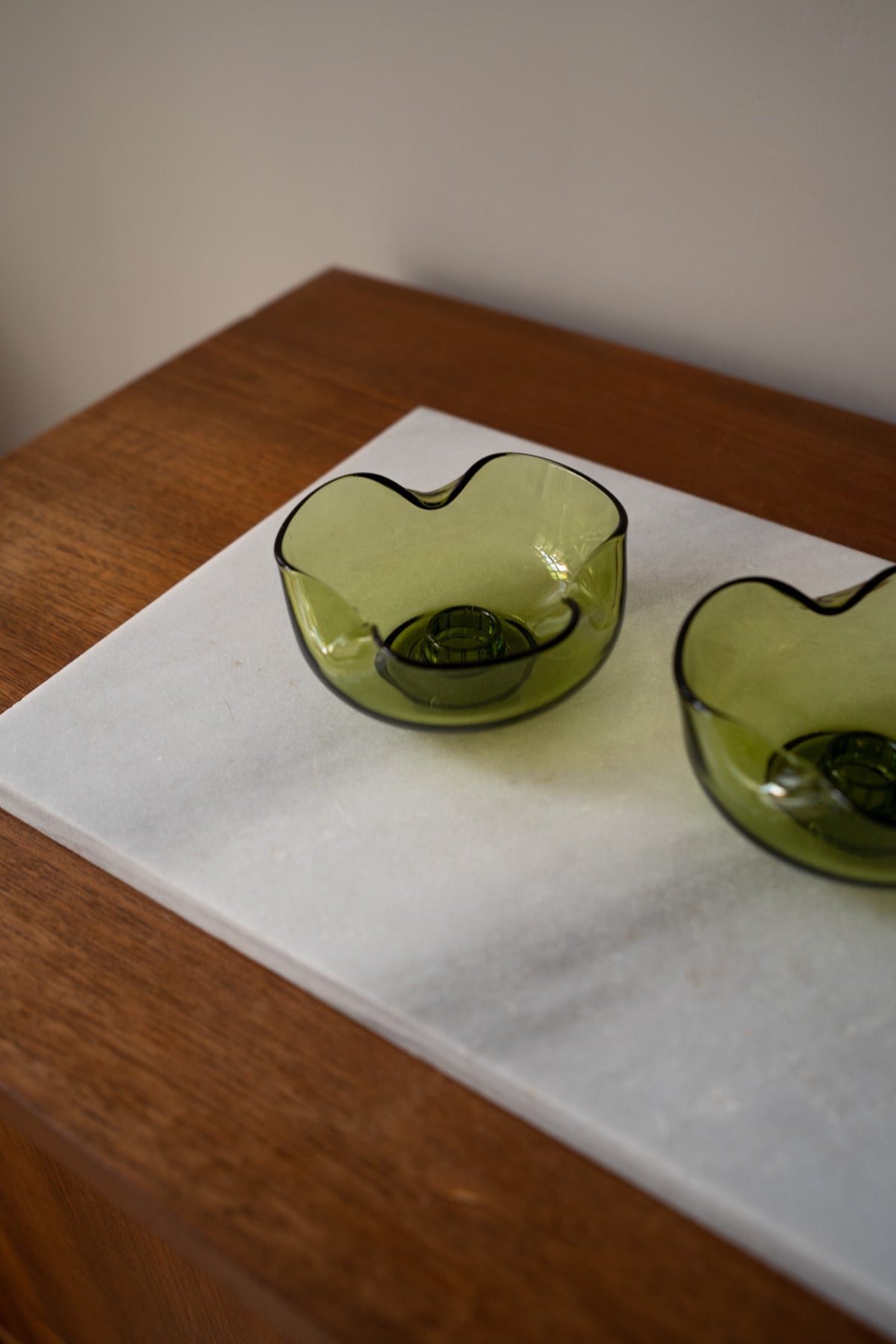Set van 2 Vintage Olive Green kandelaar