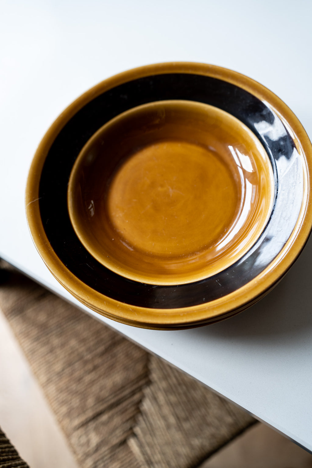 4 okergele diepe borden