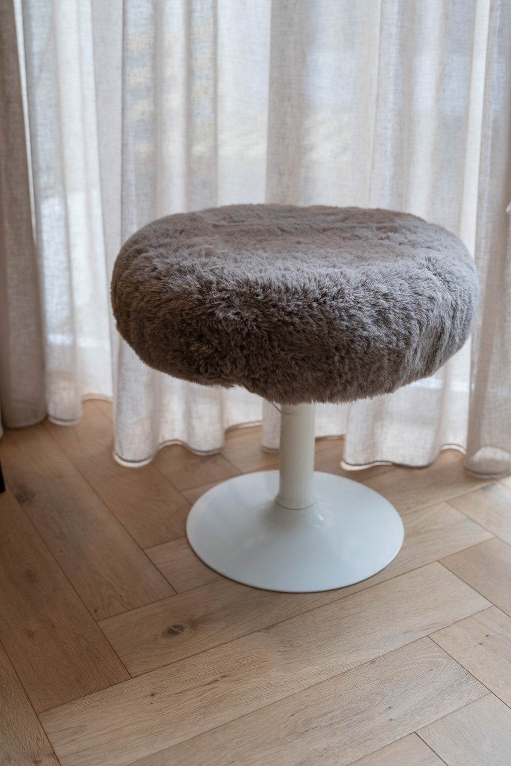 Ronde fluffy tulp kruk