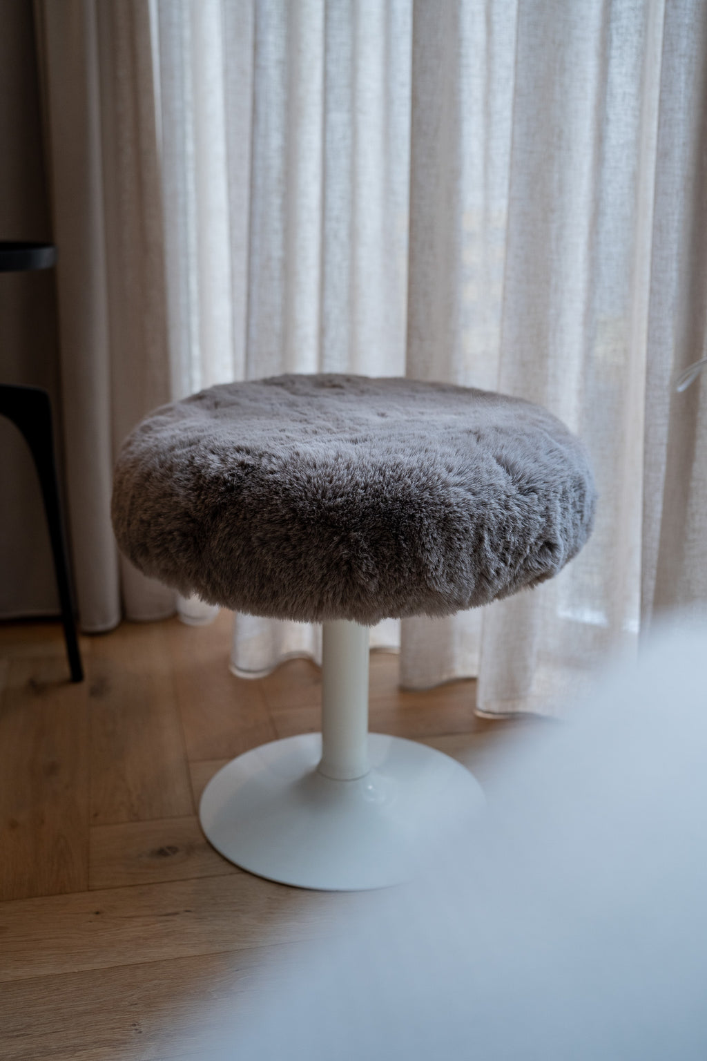 Ronde fluffy tulp kruk