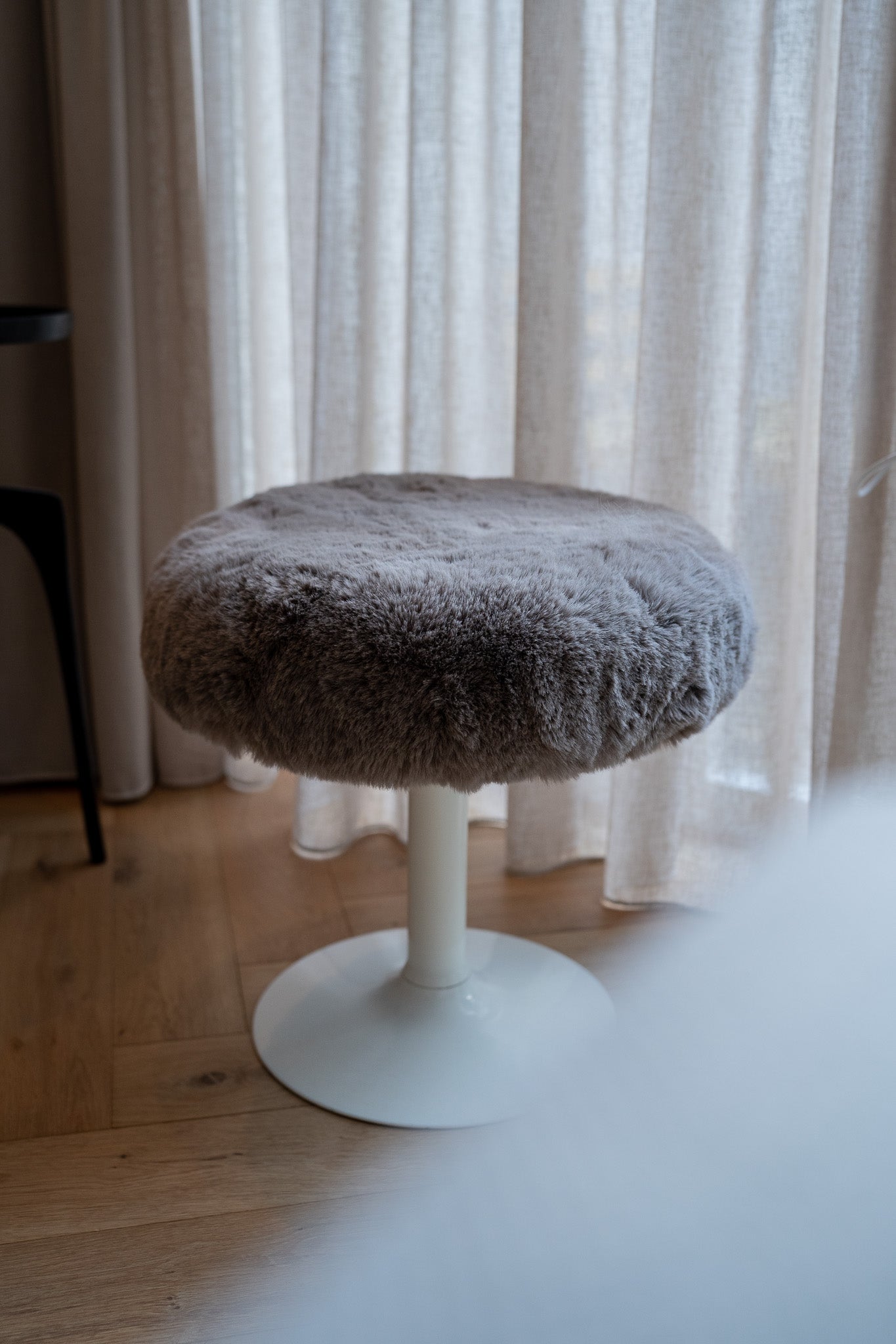 Ronde fluffy tulp kruk