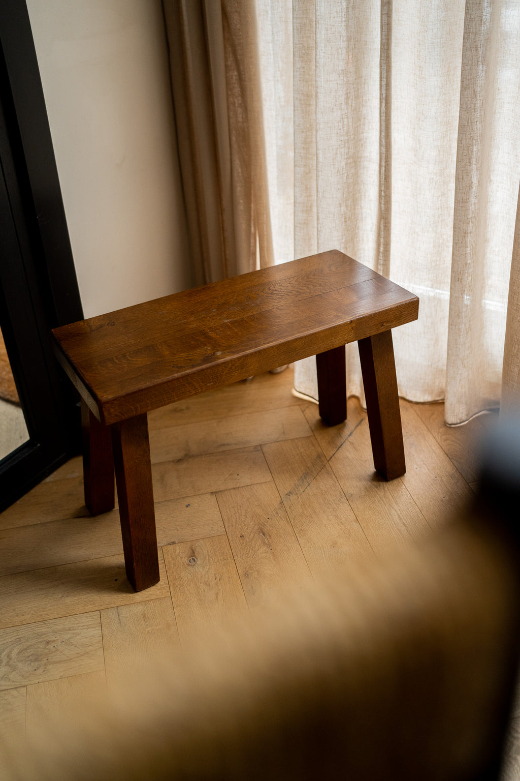 Massief houten bijzettafel