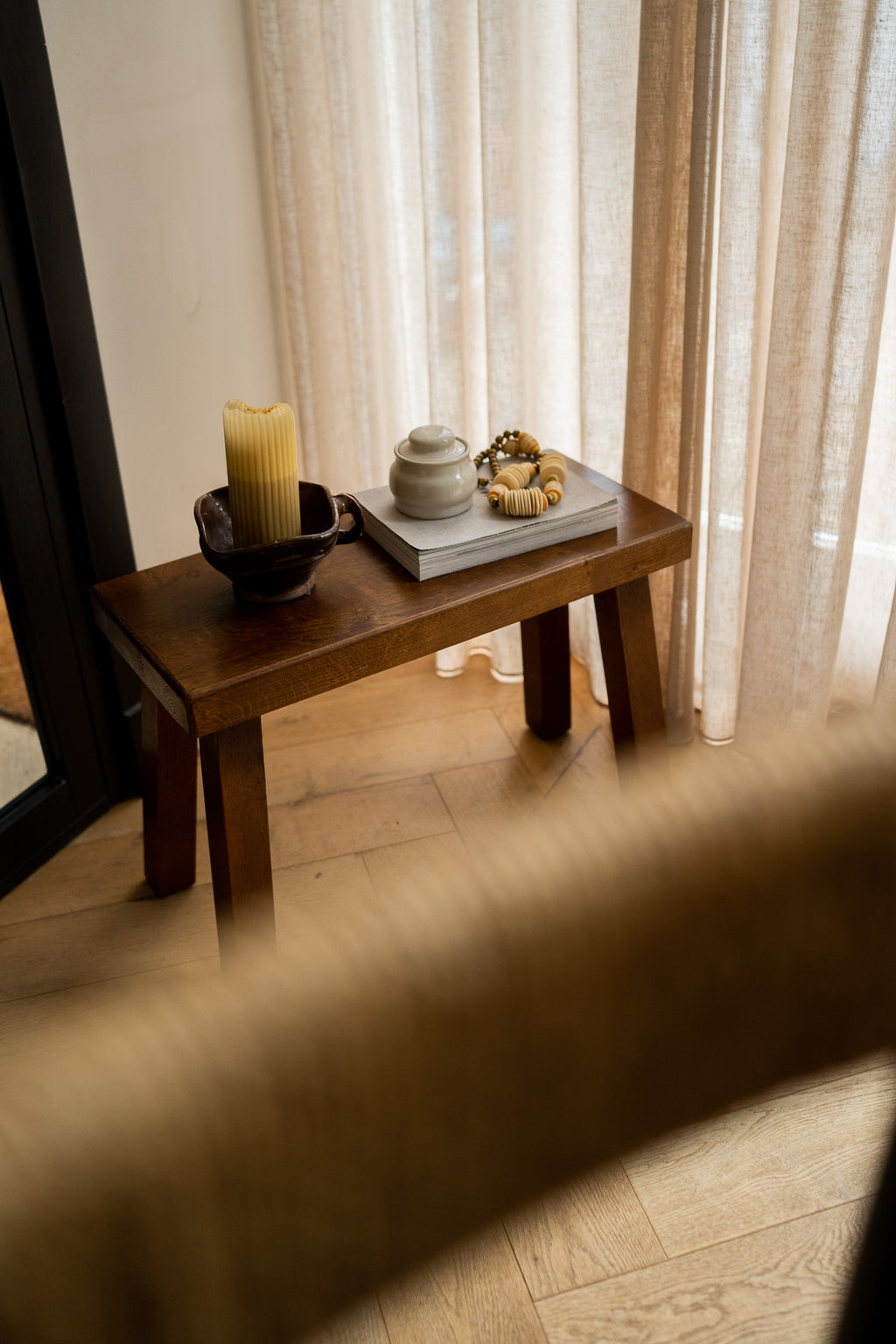 Massief houten bijzettafel