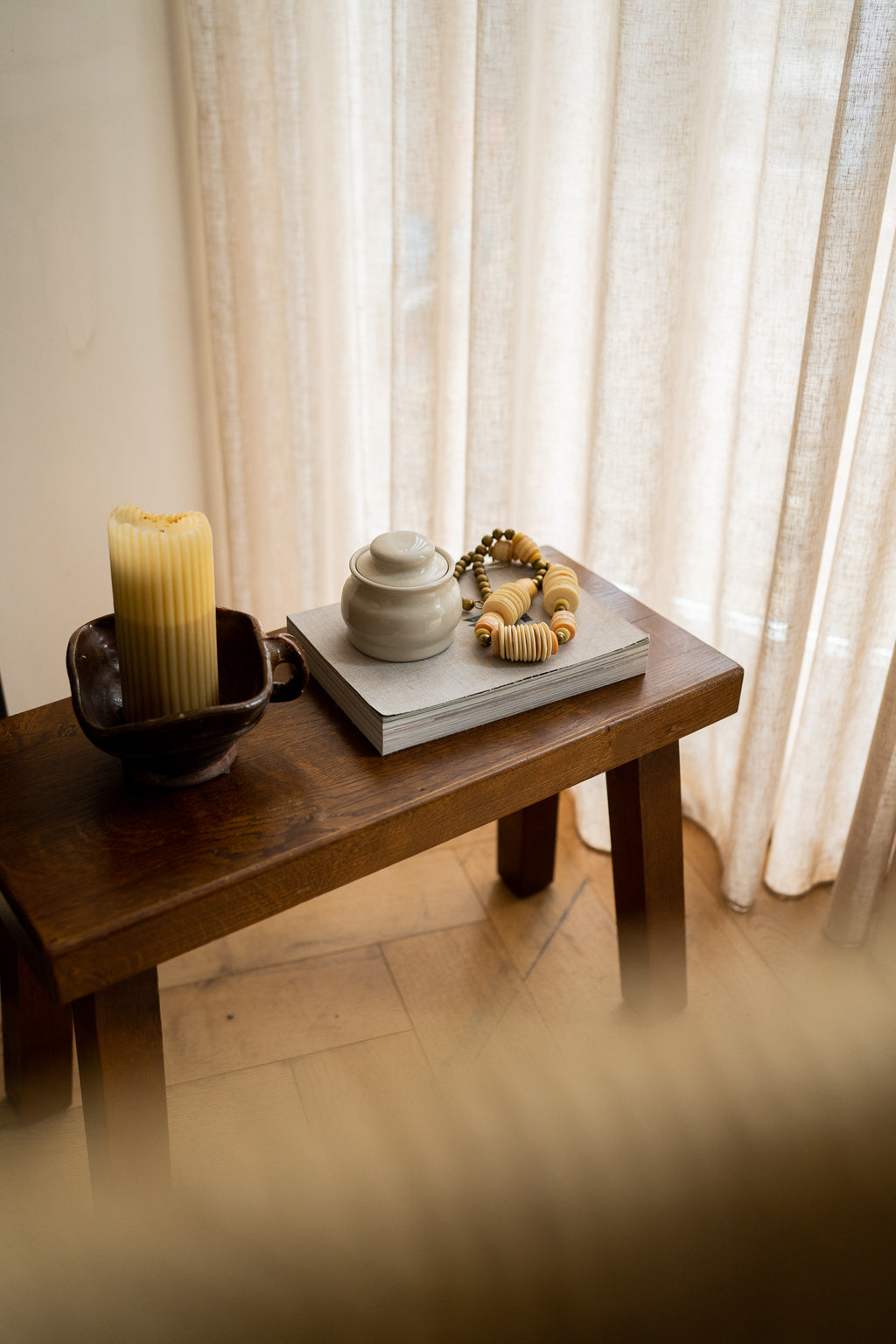 Massief houten bijzettafel