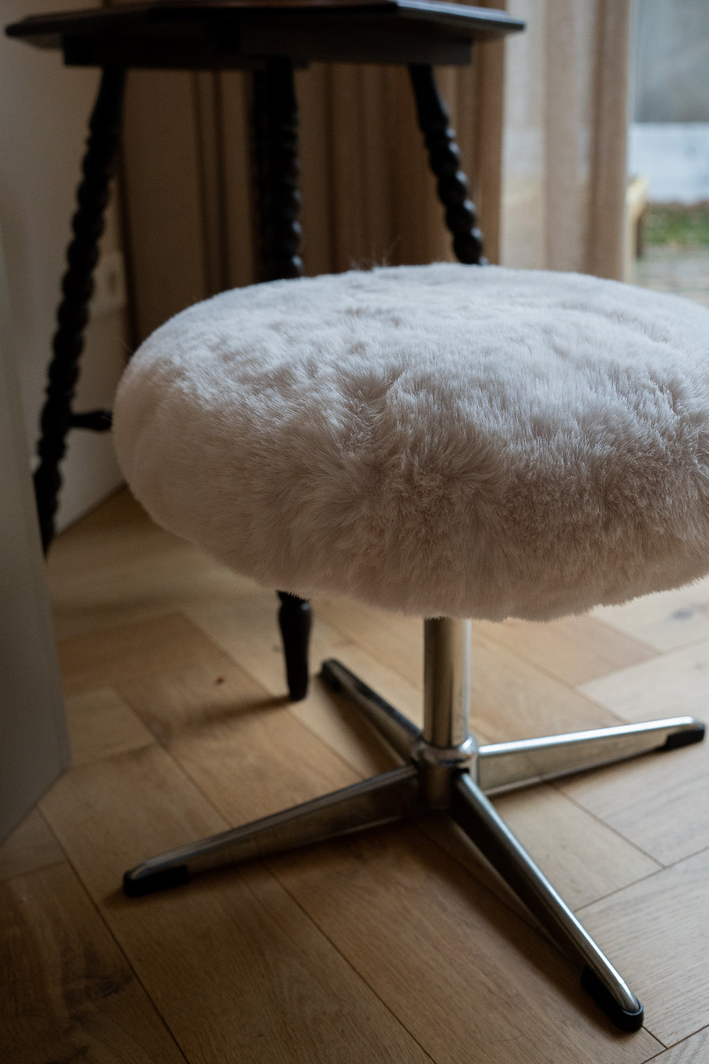 Fluffy stool