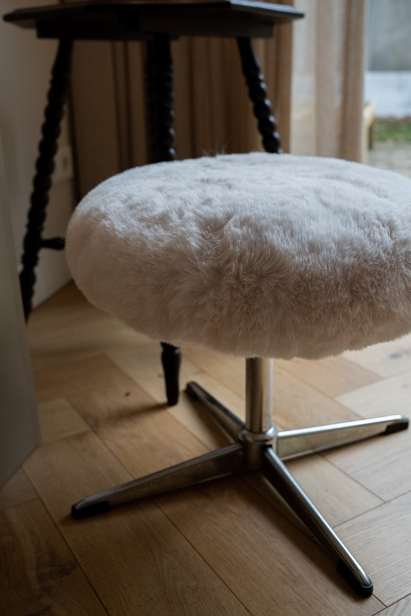 Fluffy stool
