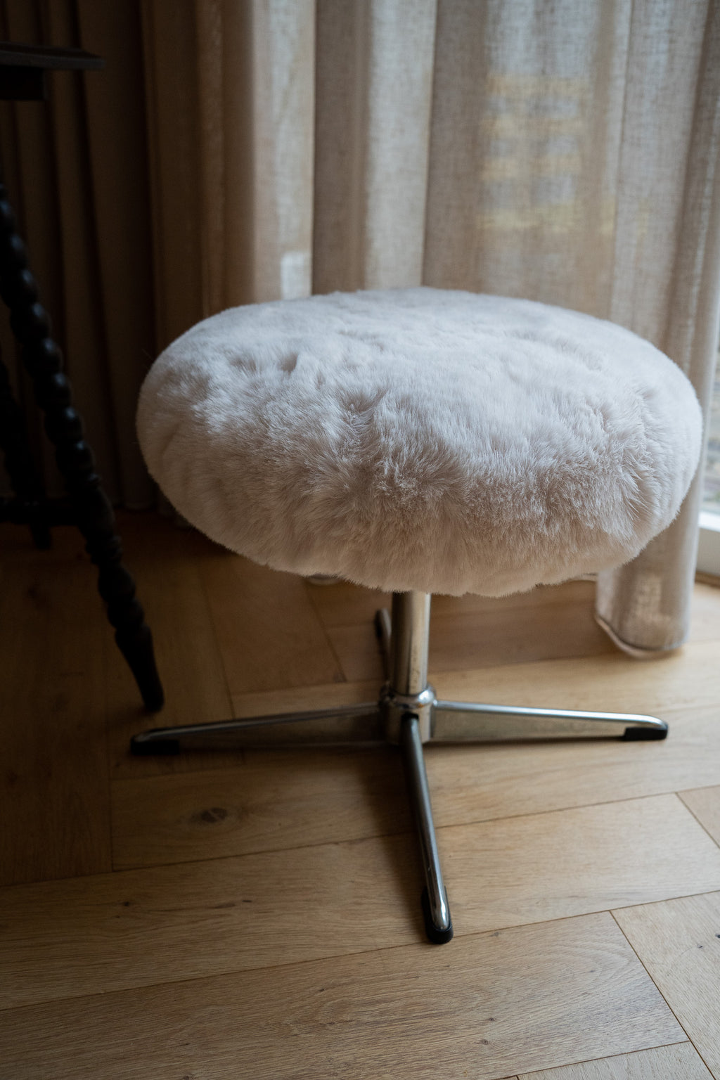 Fluffy stool