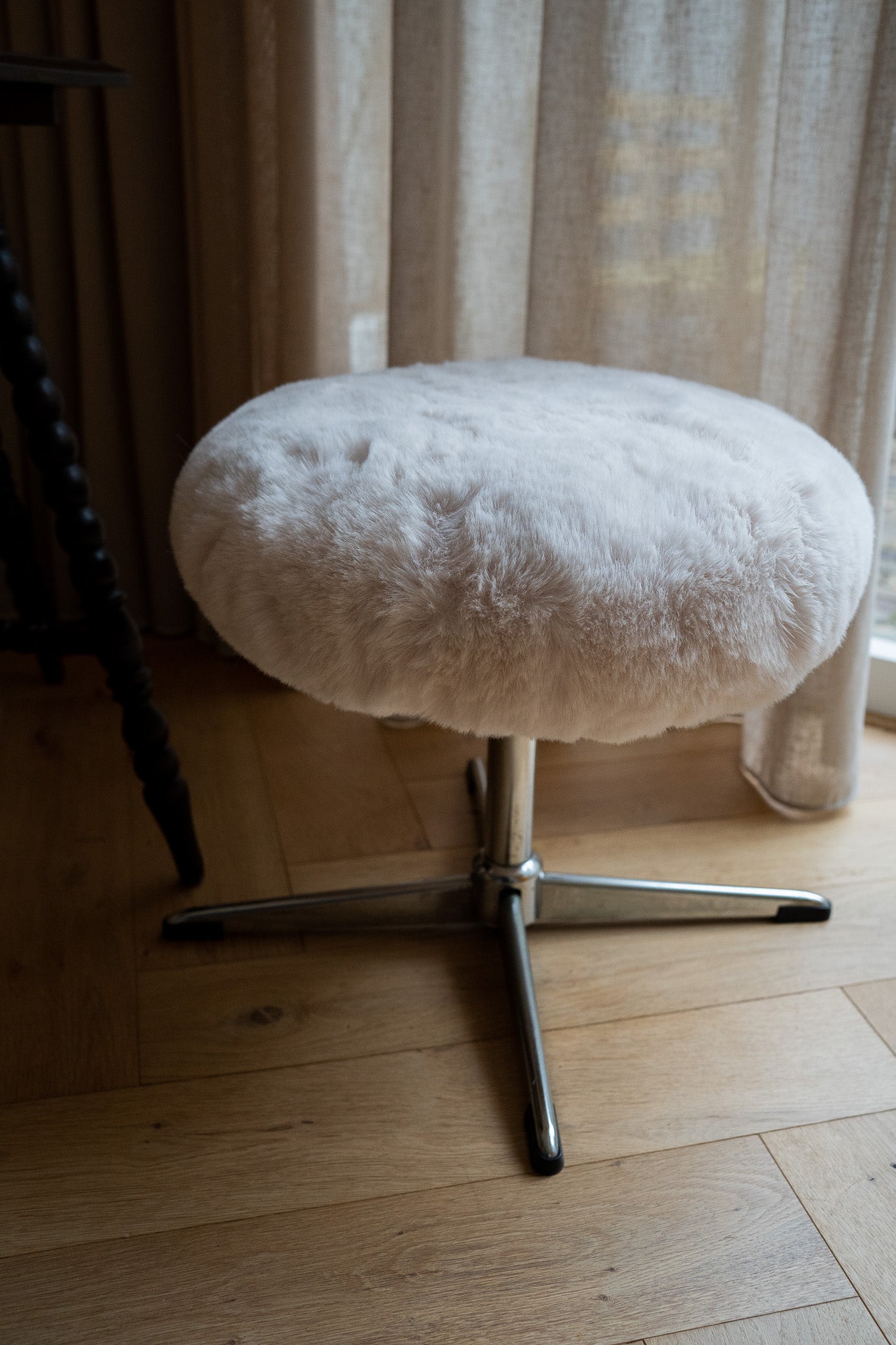 Fluffy stool