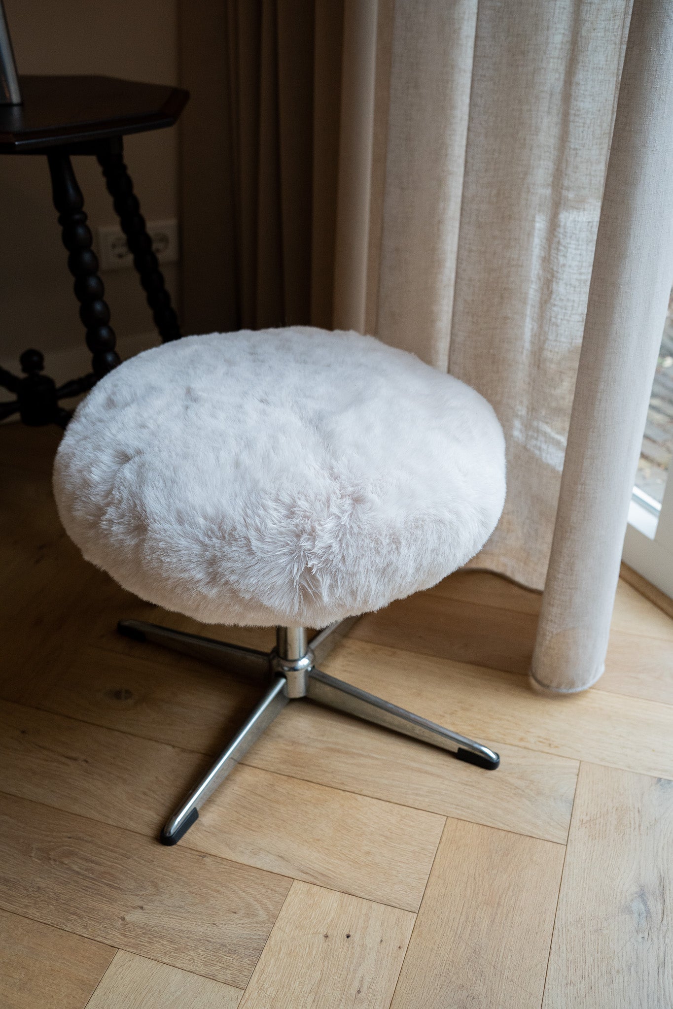 Fluffy stool