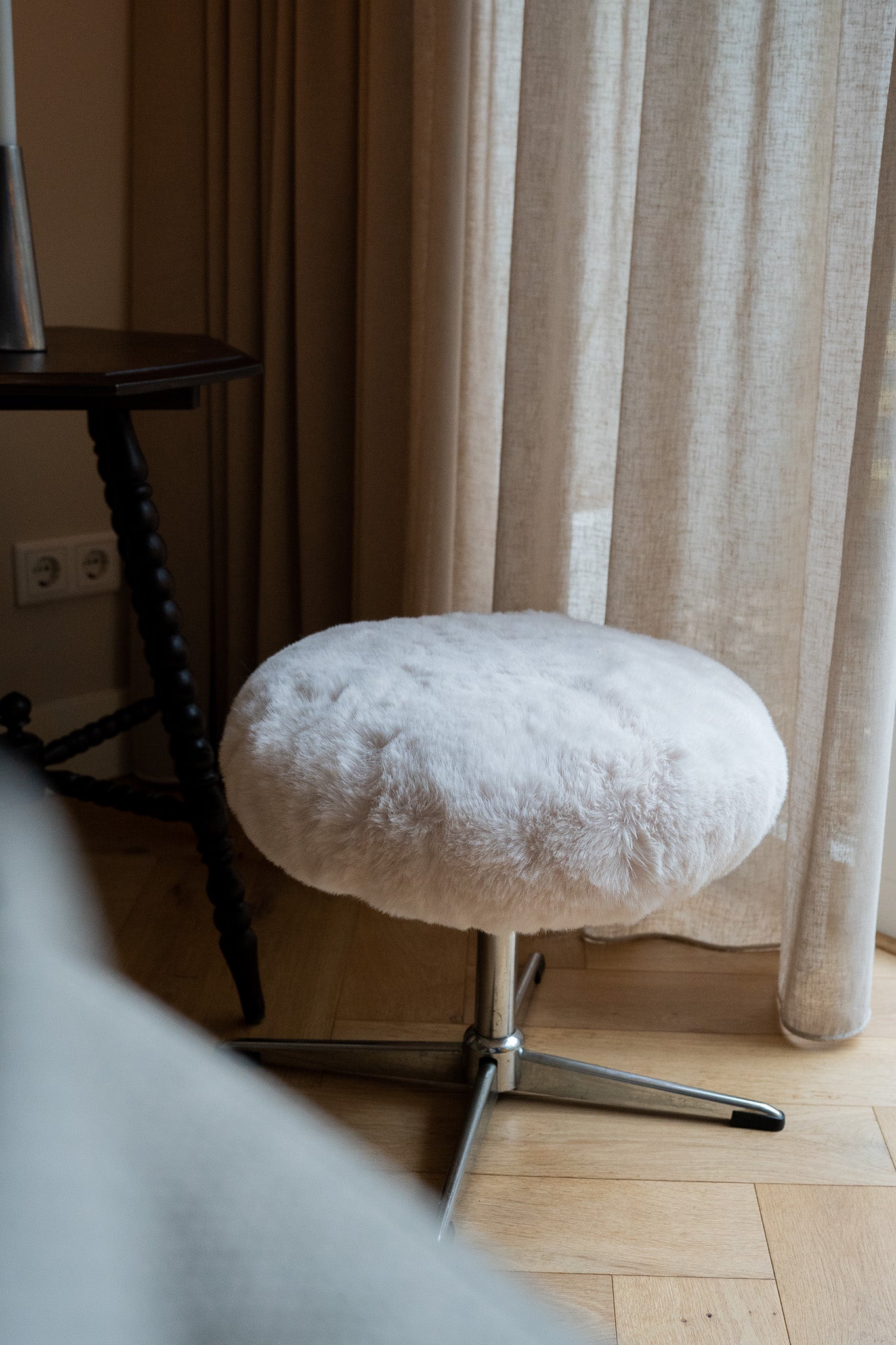 Fluffy stool