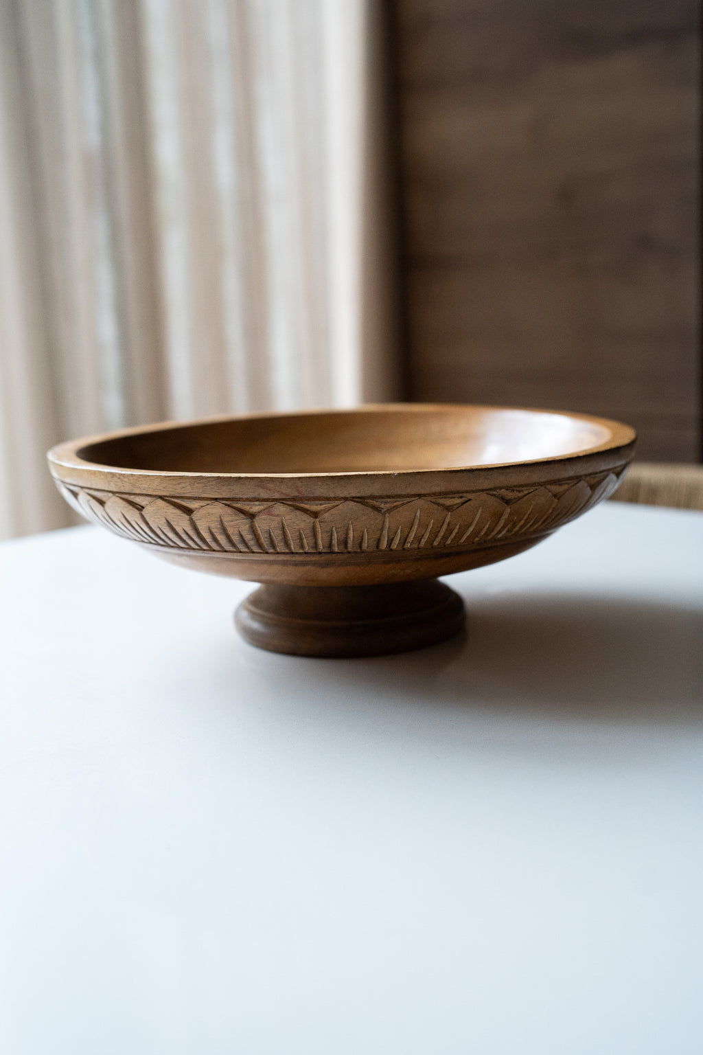 Houten schaal op voet