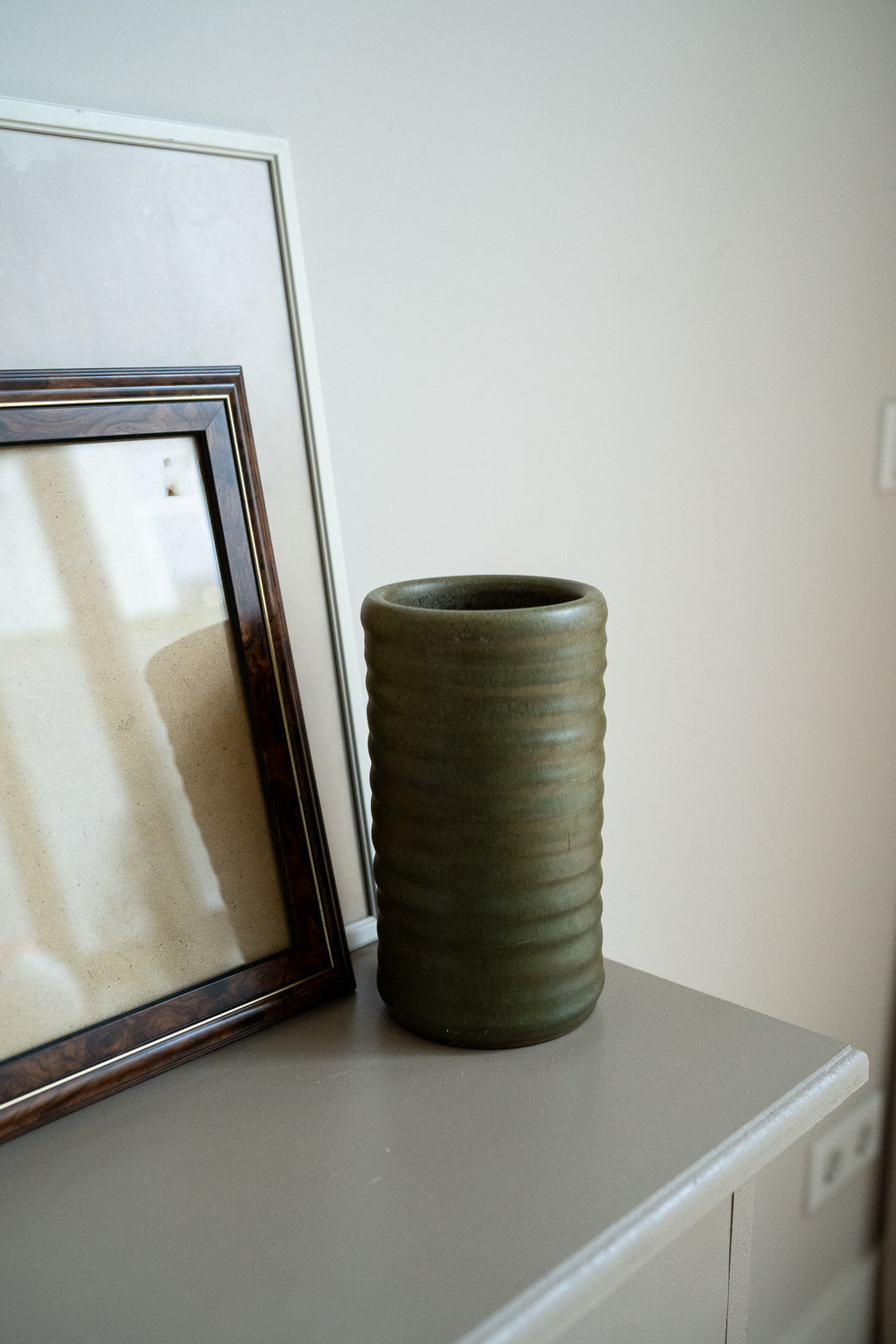 Donkergroene ribbel vaas