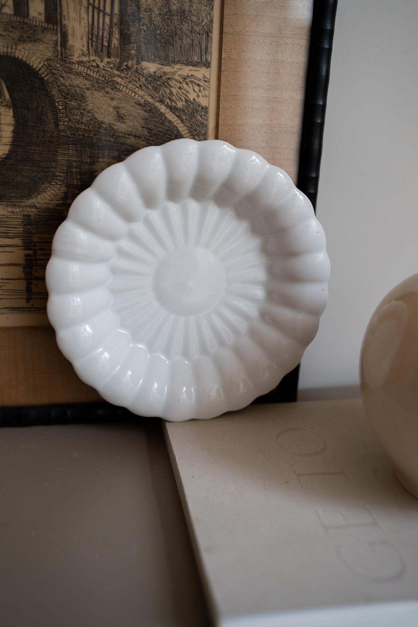 Crèmekleurige wandbord