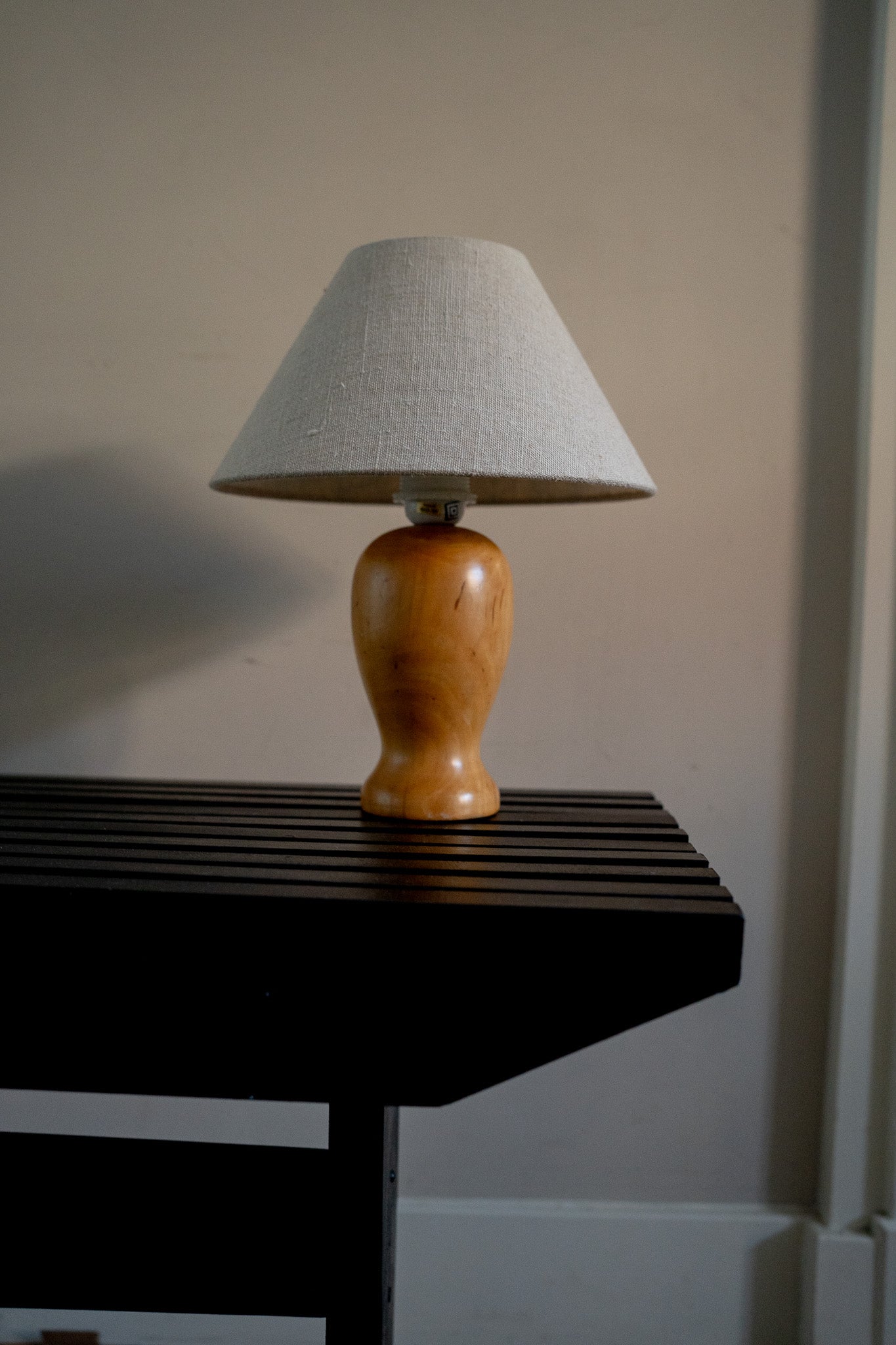 Houten lampvoet beige kap