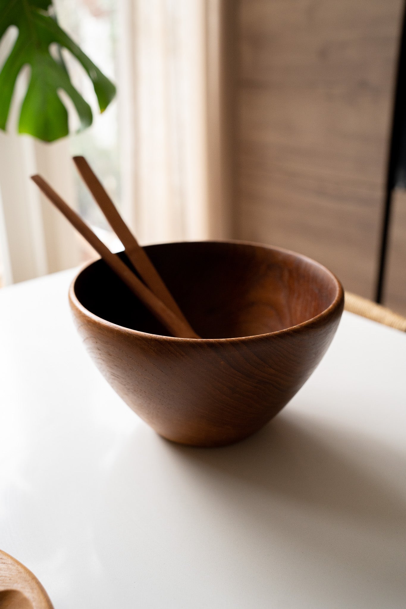 Massief teakhout kom met vintage bestek