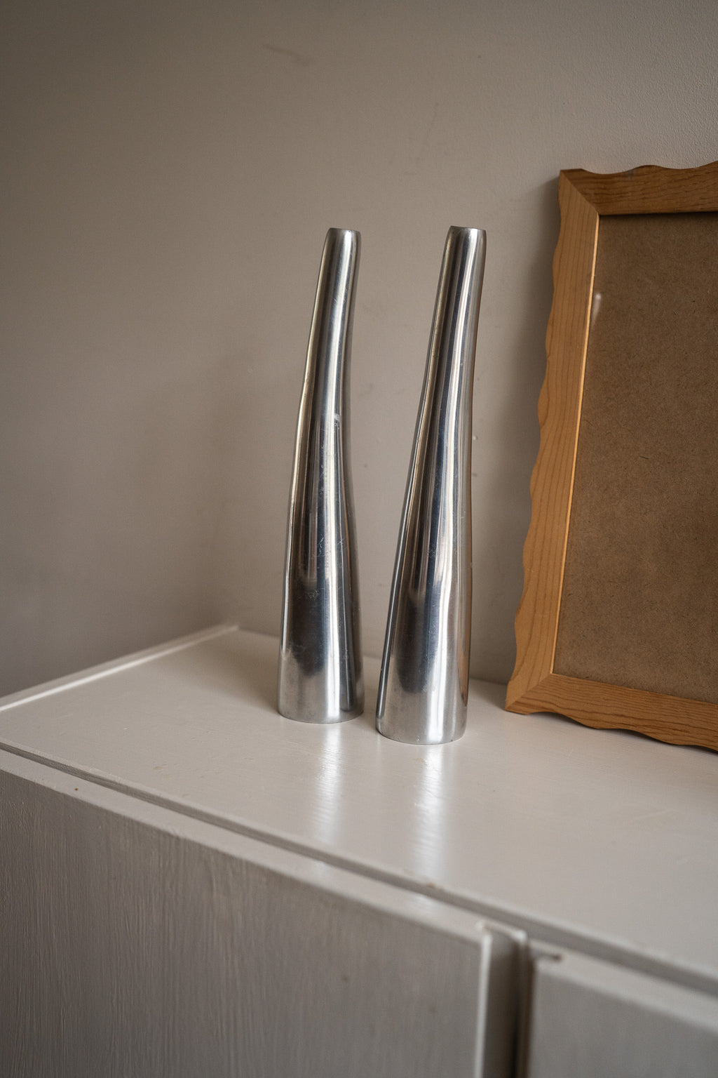 Set van 2 zilverkleurige vaasjes