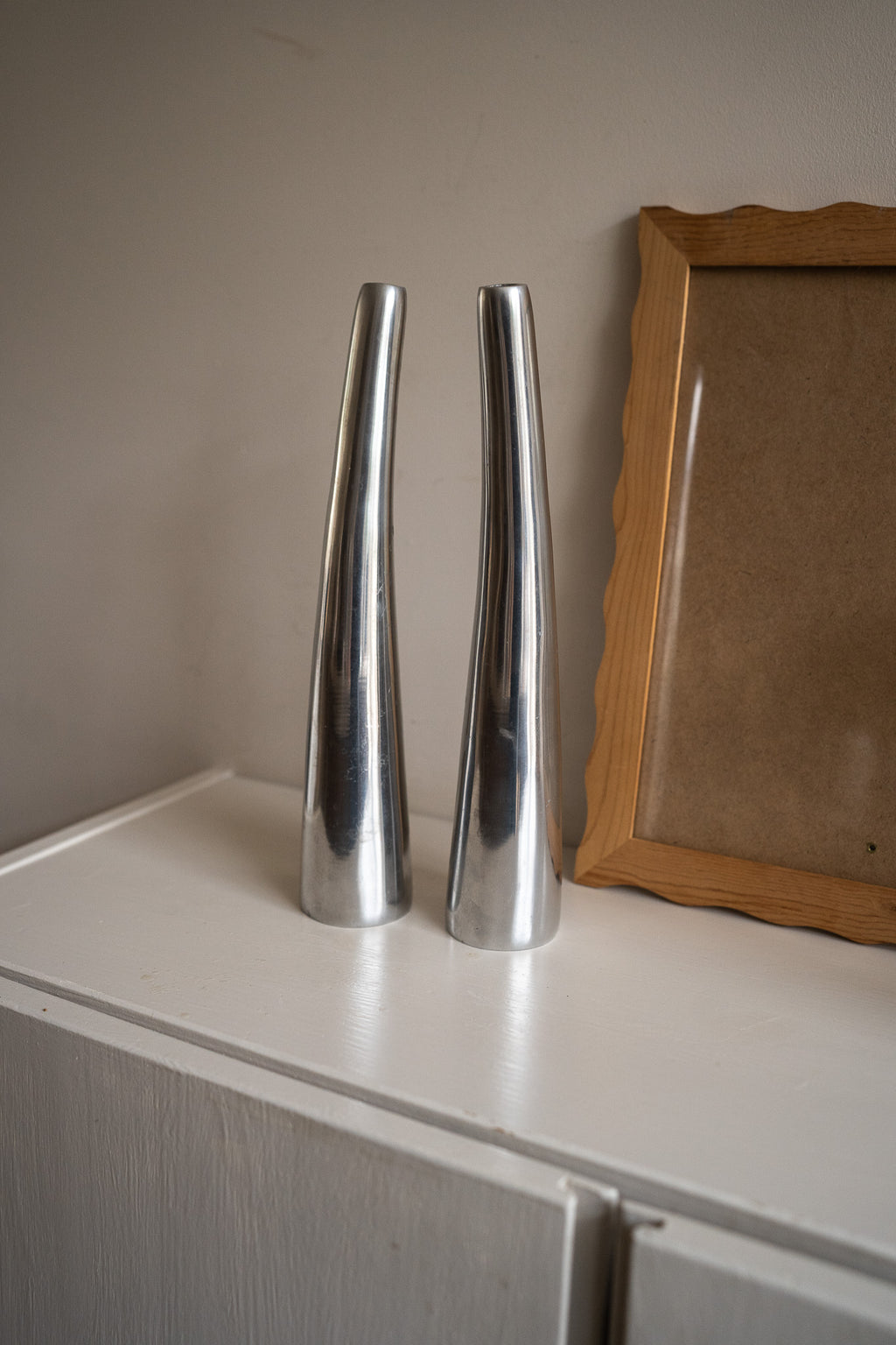 Set van 2 zilverkleurige vaasjes