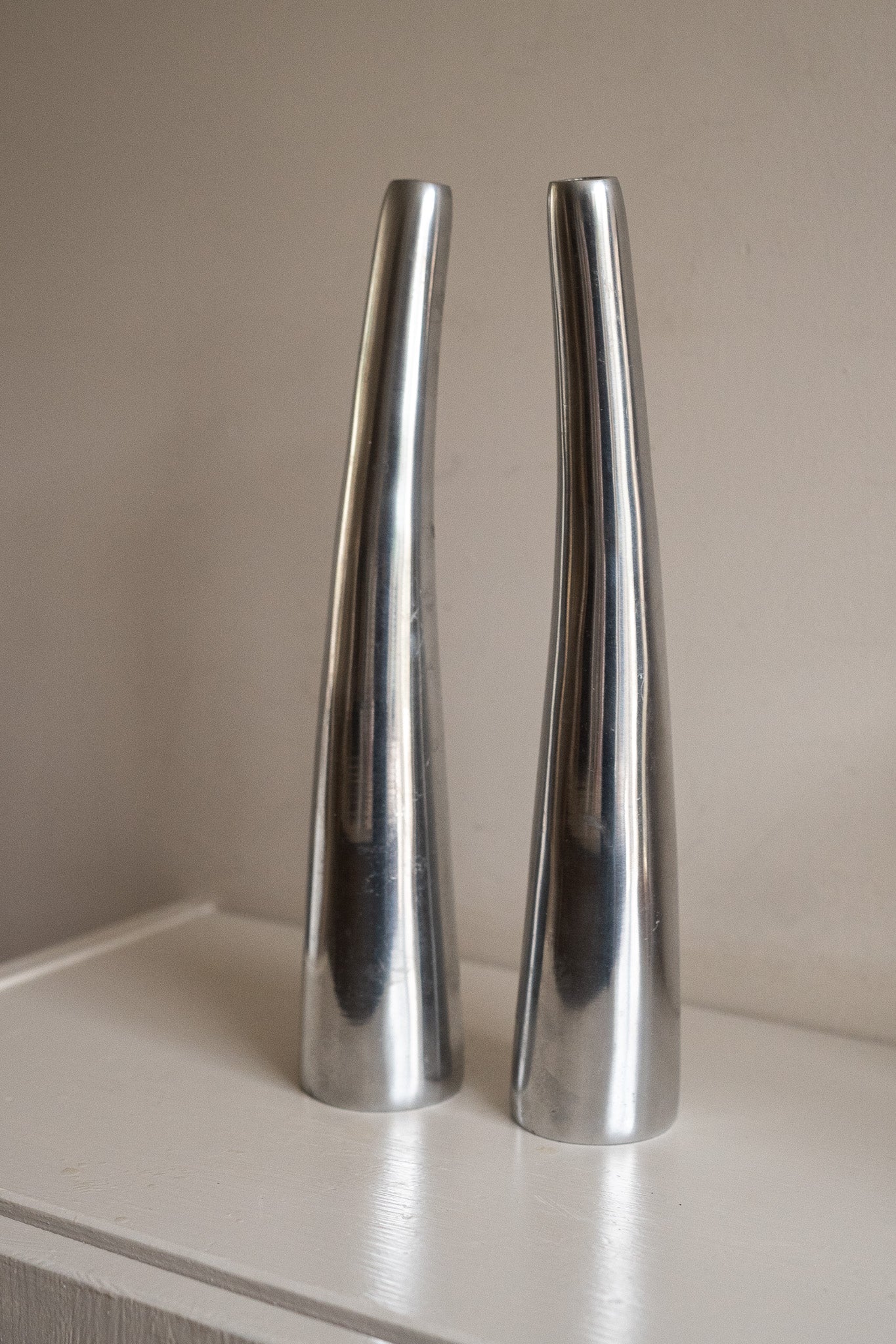 Set van 2 zilverkleurige vaasjes