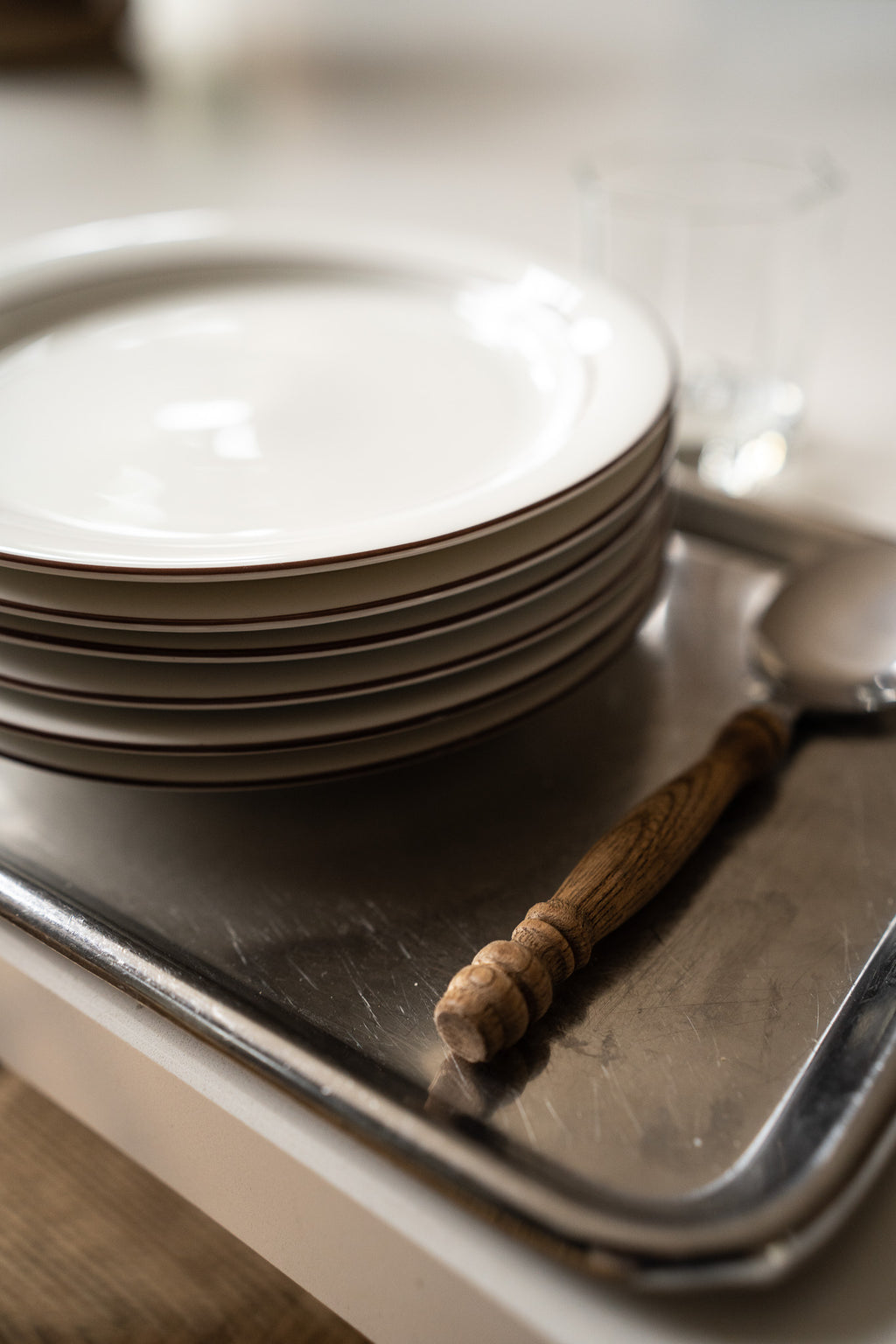 6 ontbijtborden wit met bruine rand