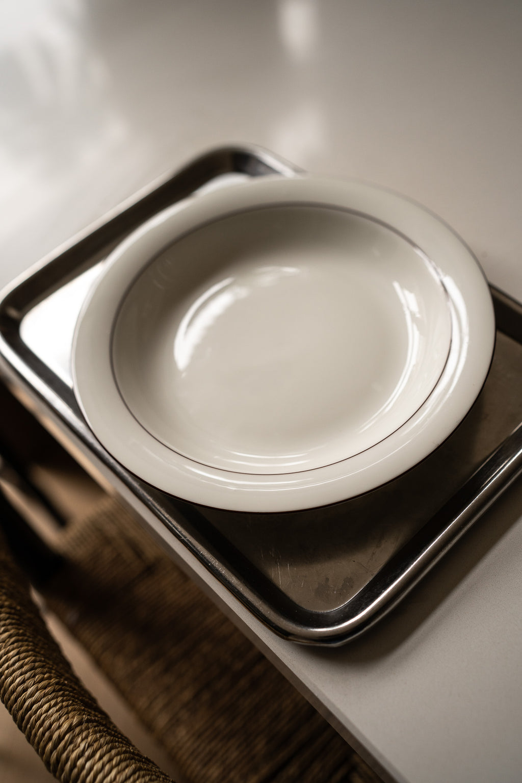 6 diepe borden wit met bruine rand