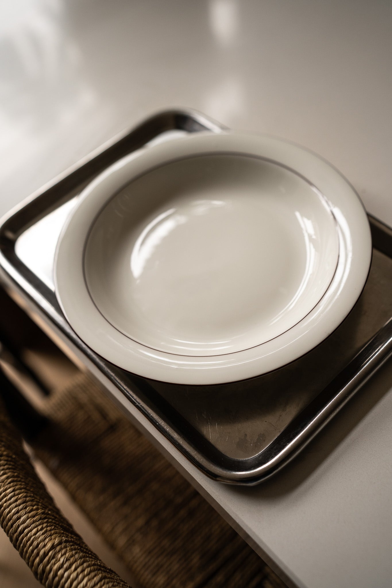 6 diepe borden wit met bruine rand