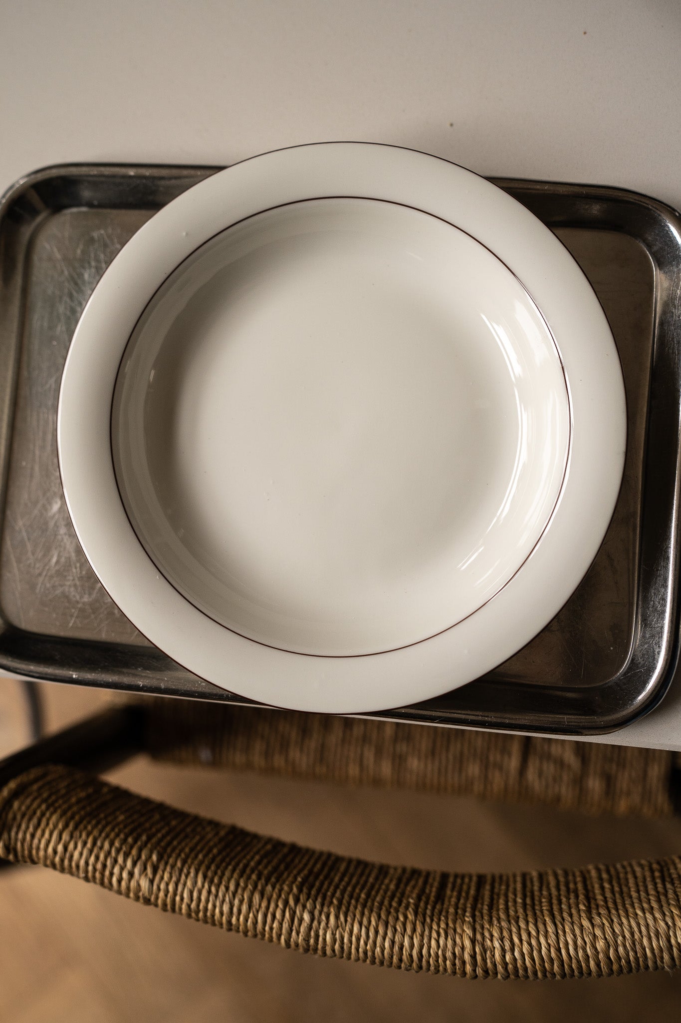 6 diepe borden wit met bruine rand