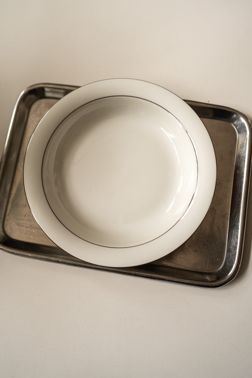 6 diepe borden wit met bruine rand