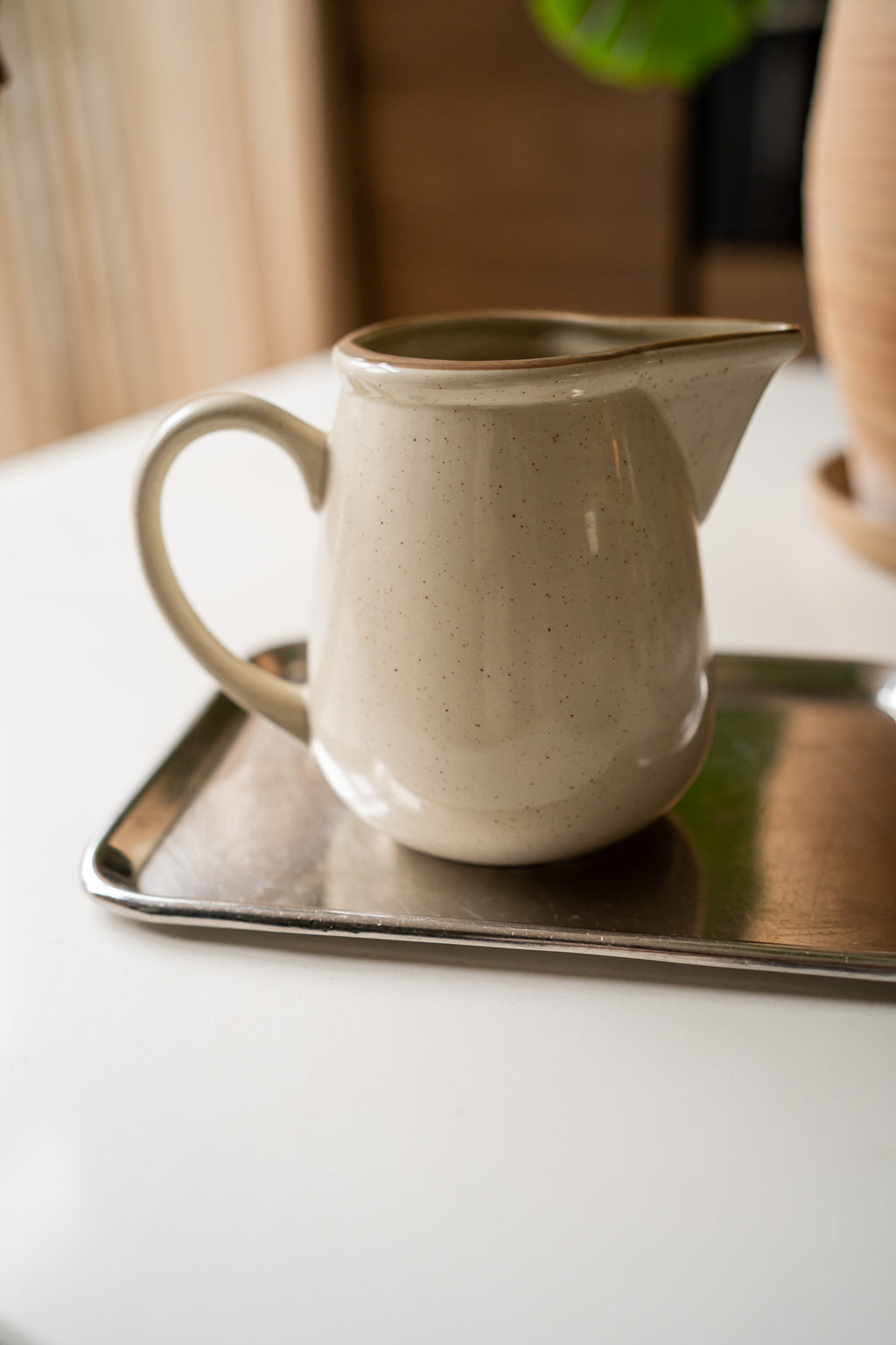 Off white met bruin gespikkelde kan