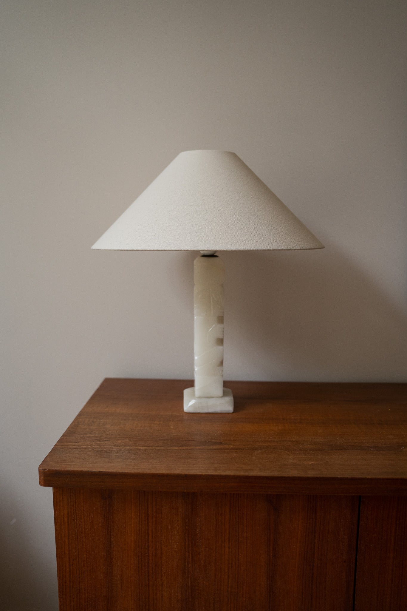 Off white lamp onyx