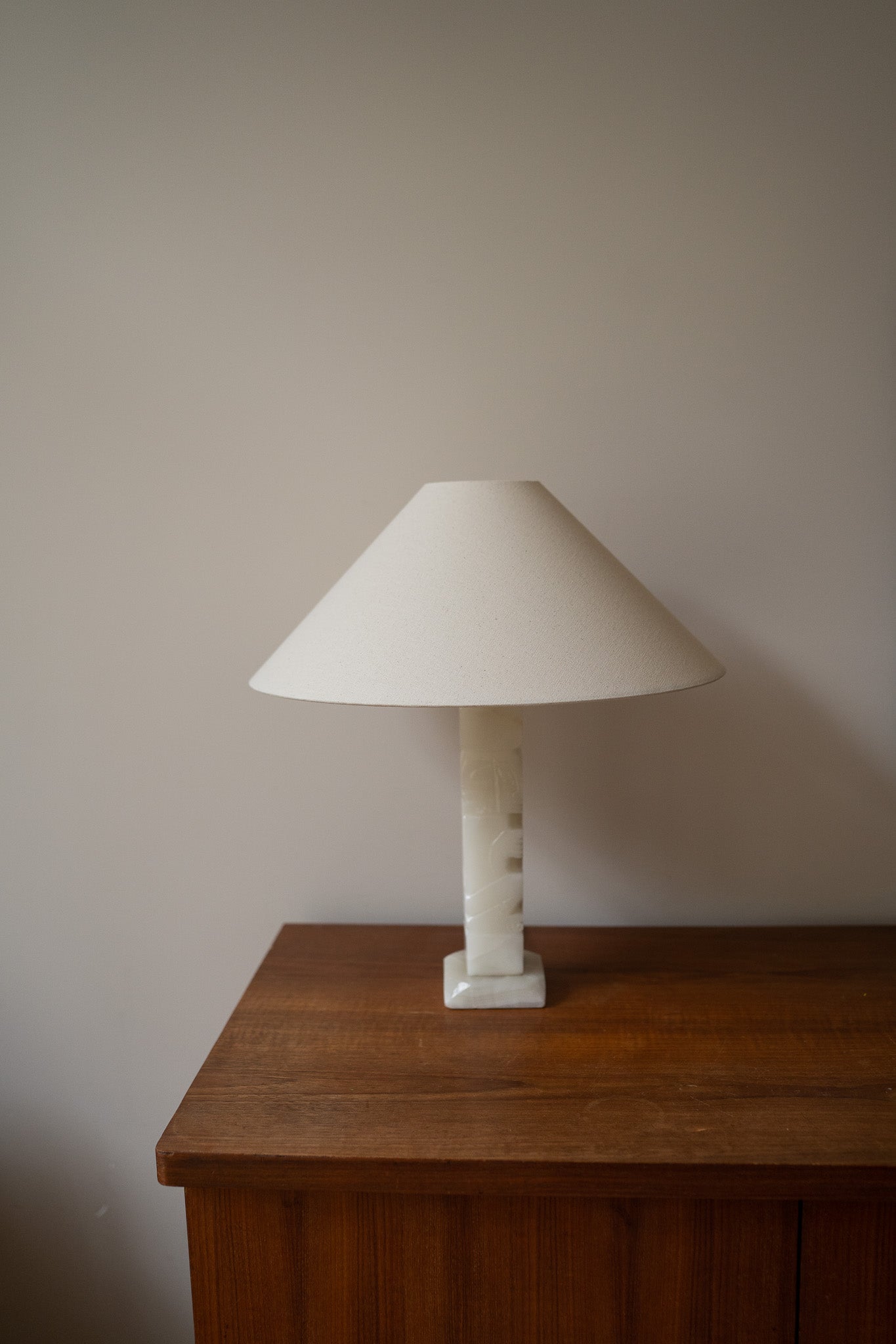 Off white lamp onyx