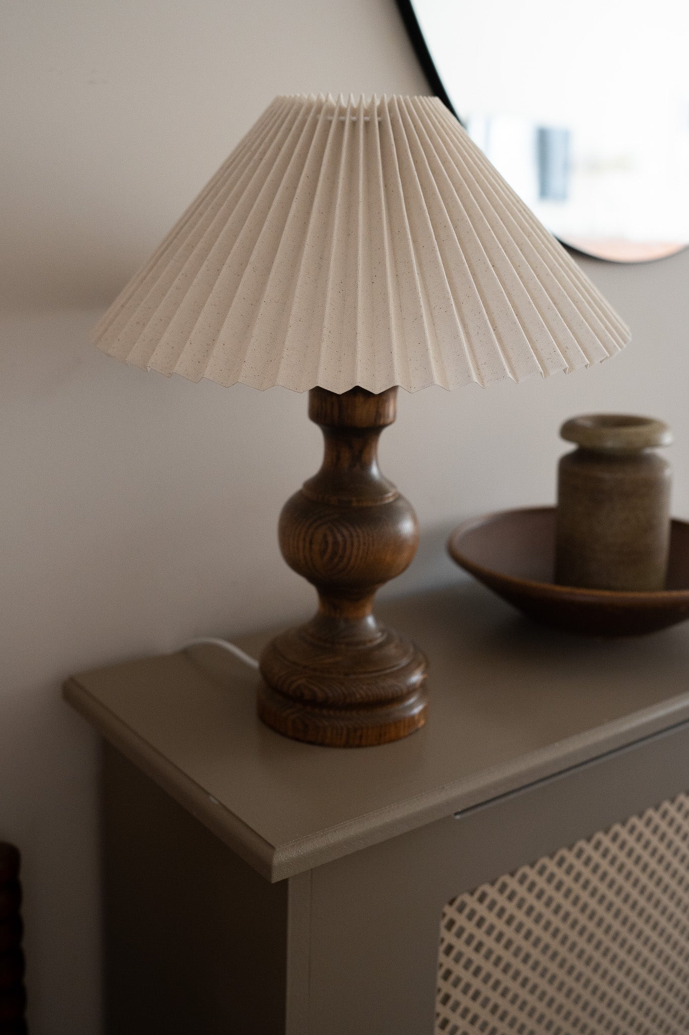 Houten lamp met plisse kap