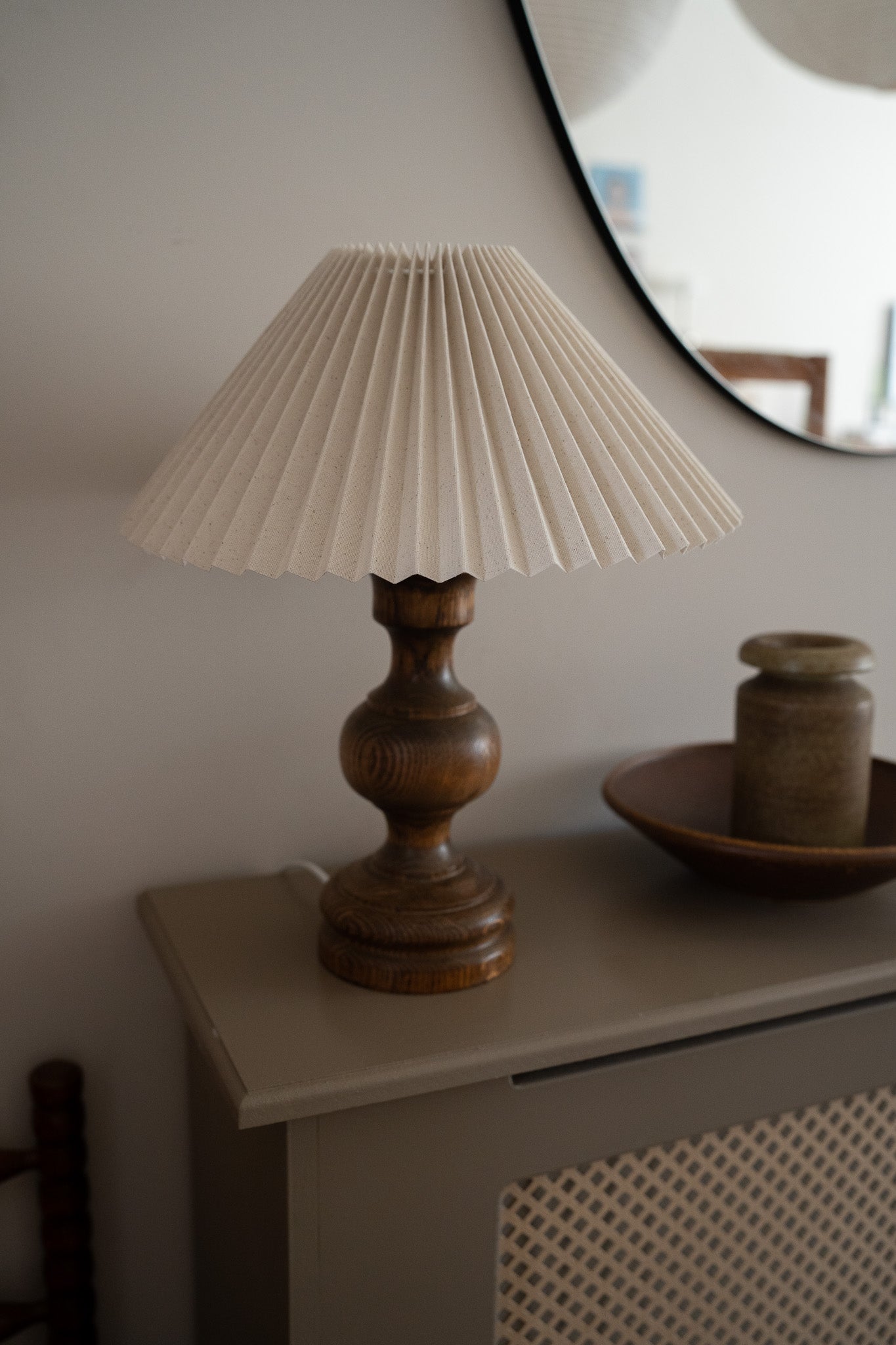 Houten lamp met plisse kap