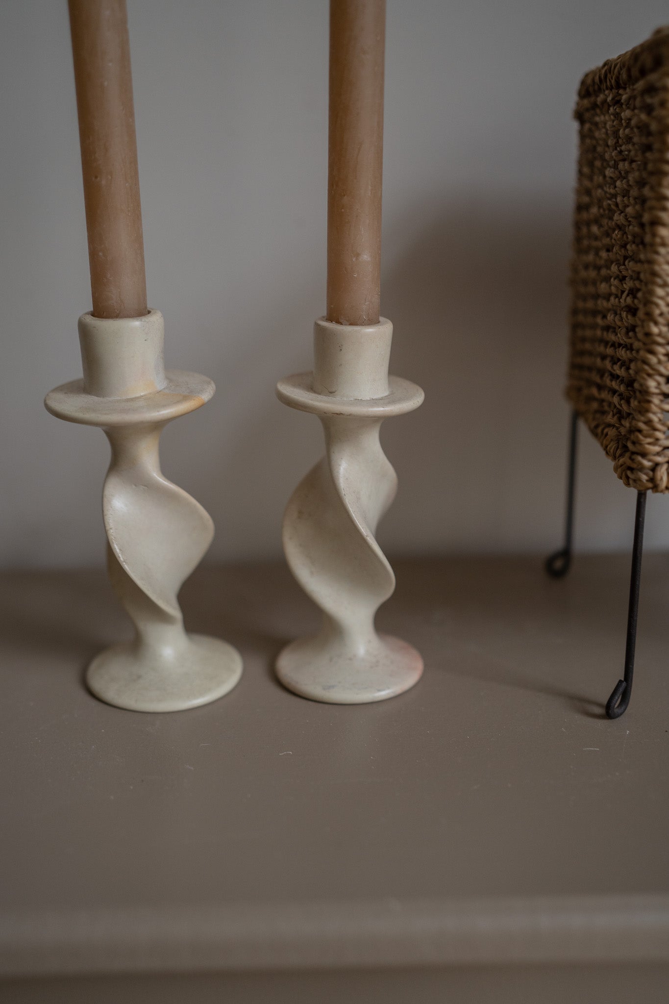 Set van 2 Spekstenen kandelaren