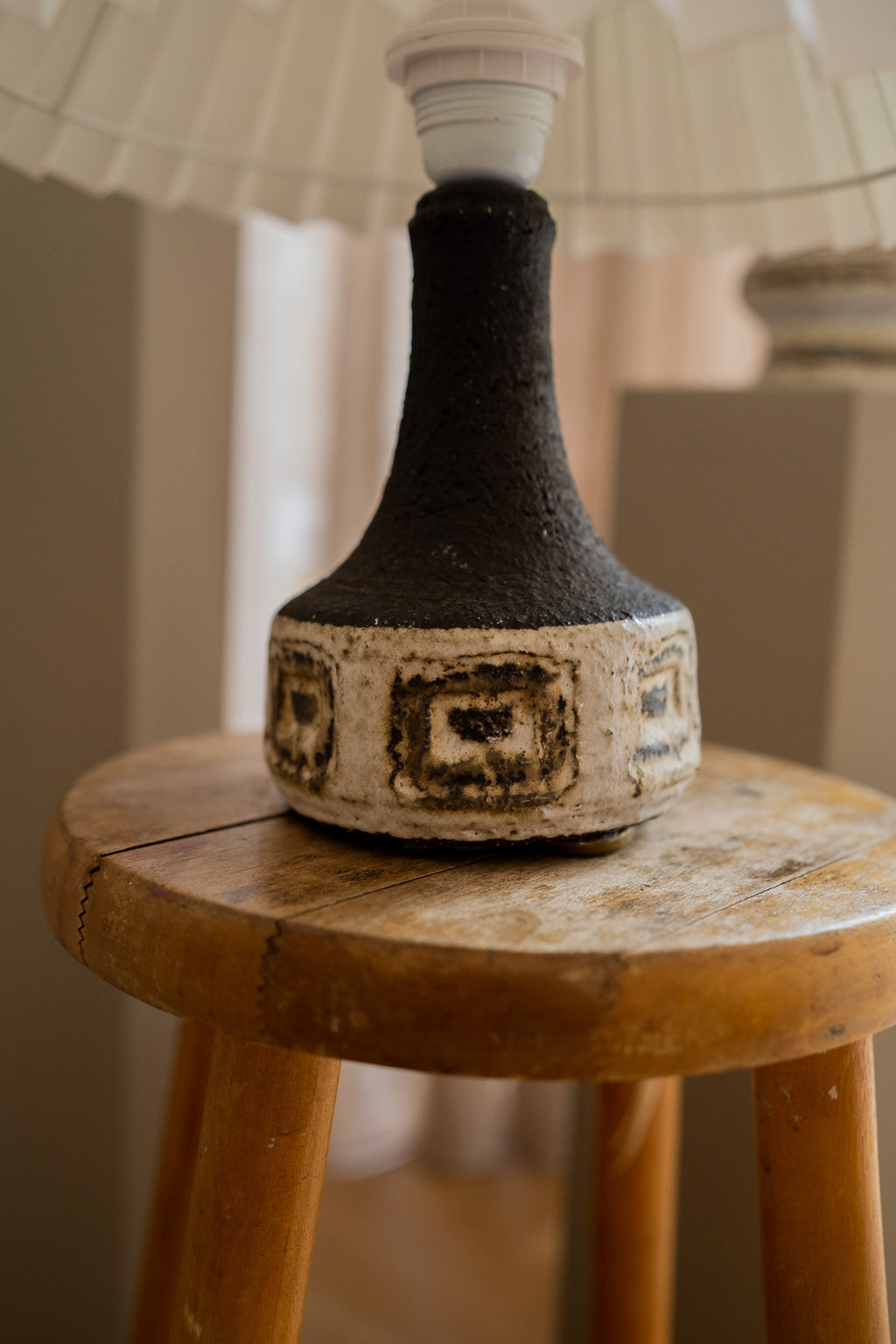 Keramieken bruine tafellamp & plisse kap