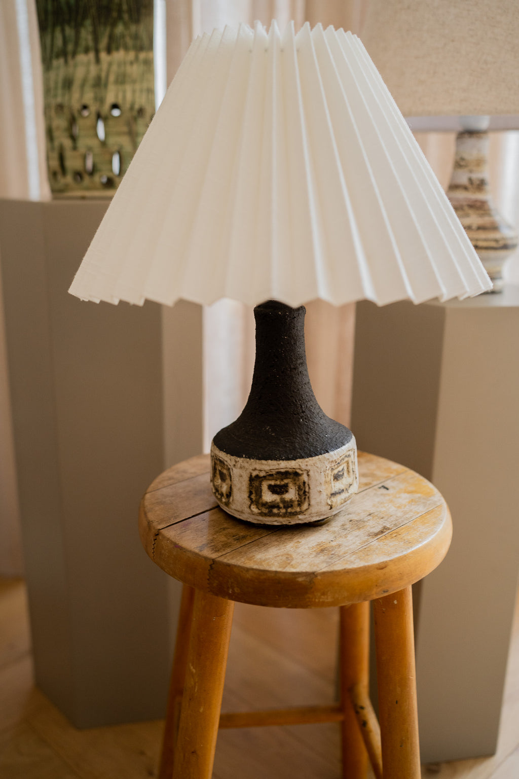 Keramieken bruine tafellamp & plisse kap