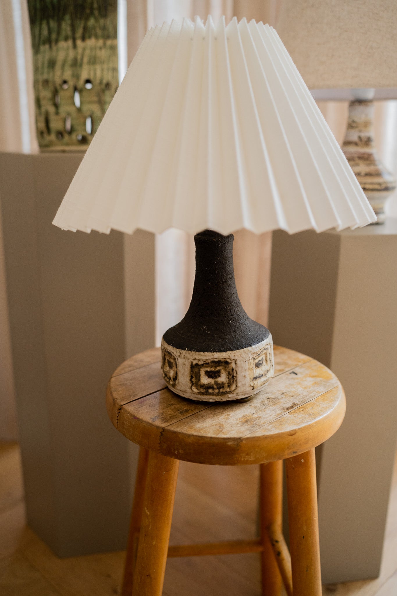 Keramieken bruine tafellamp & plisse kap