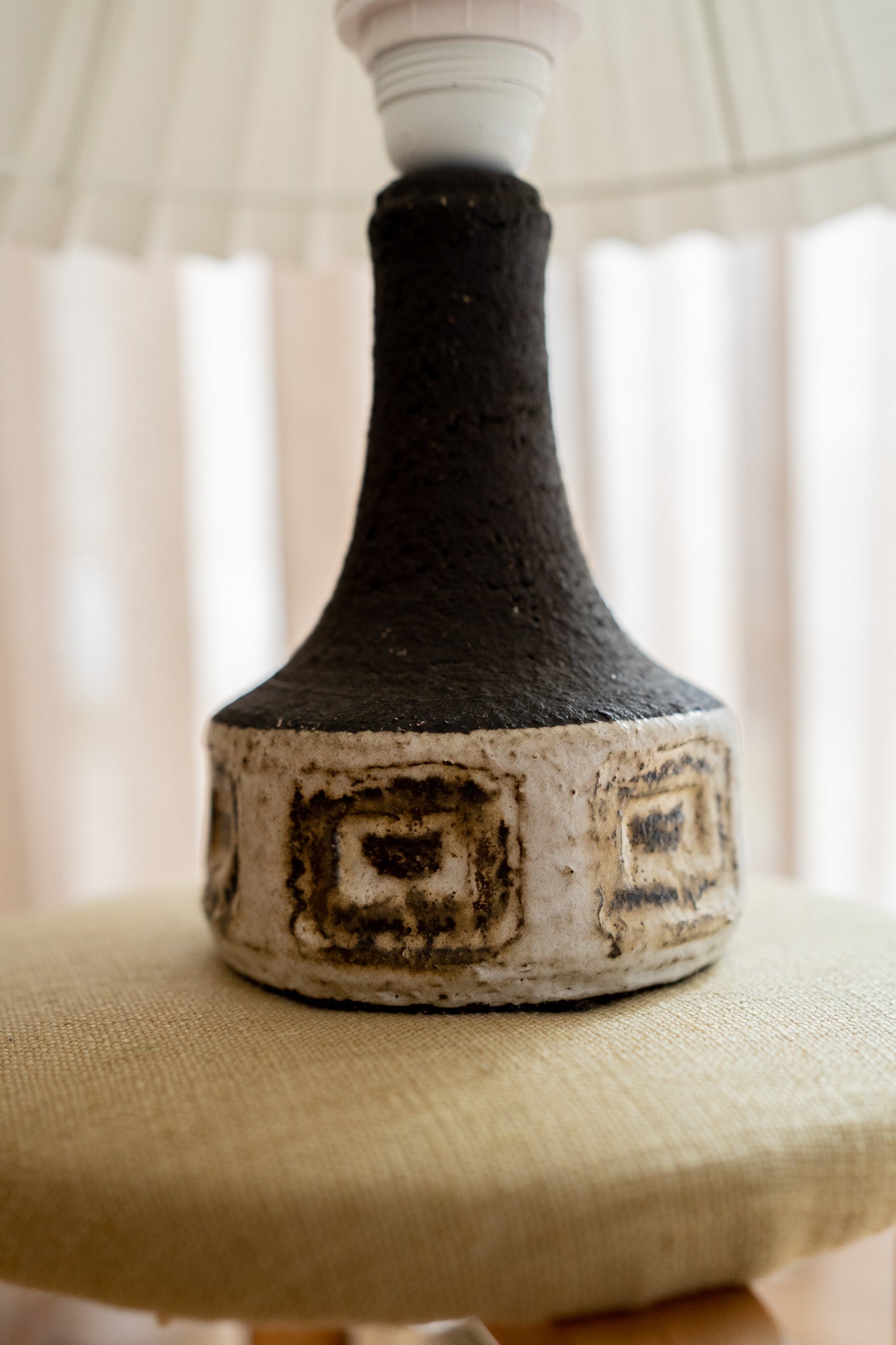 Keramieken bruine tafellamp & plisse kap