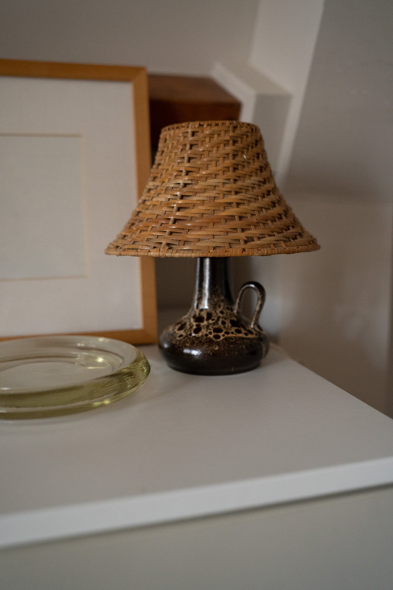 Keramiek lampje met rotan kap