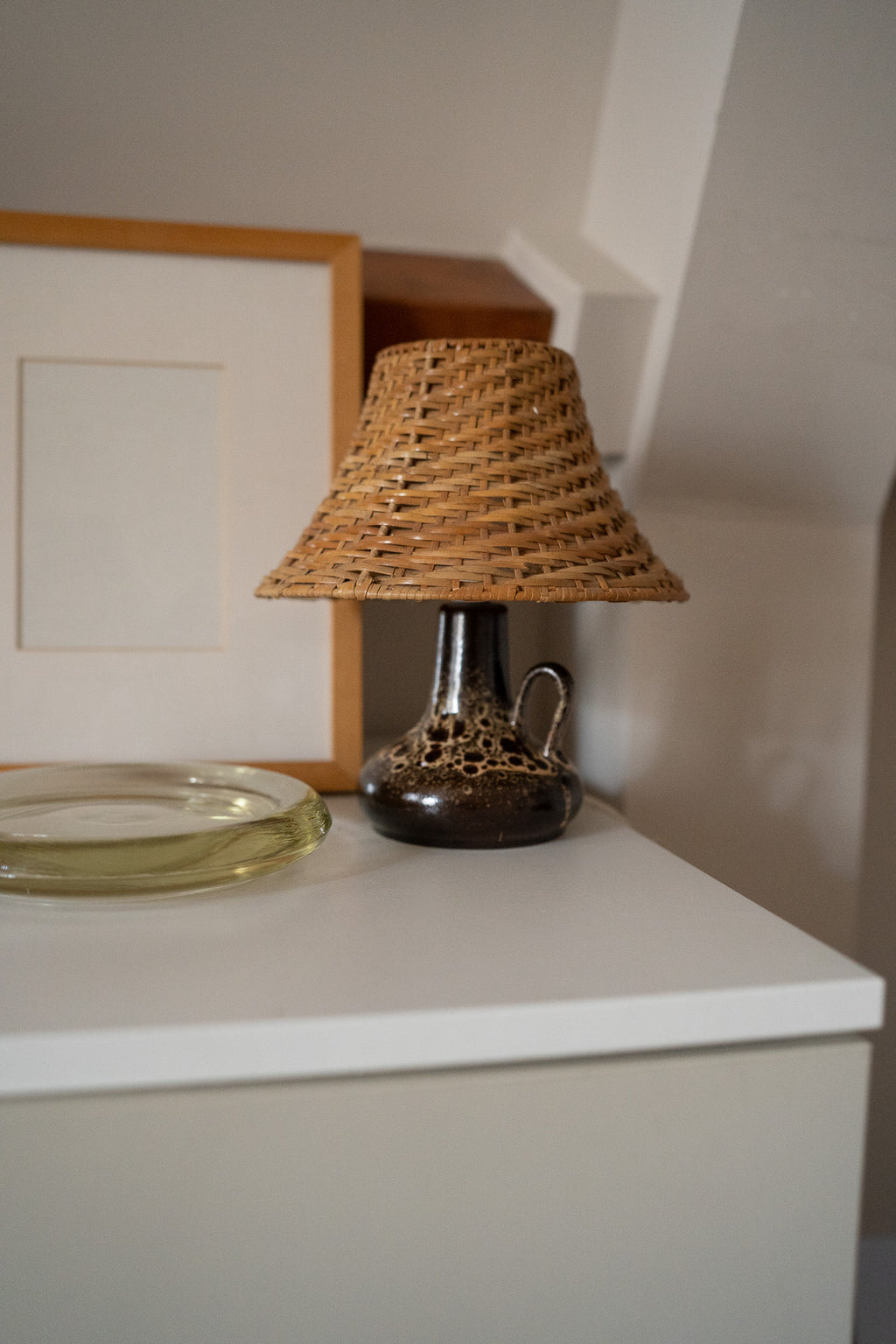 Keramiek lampje met rotan kap