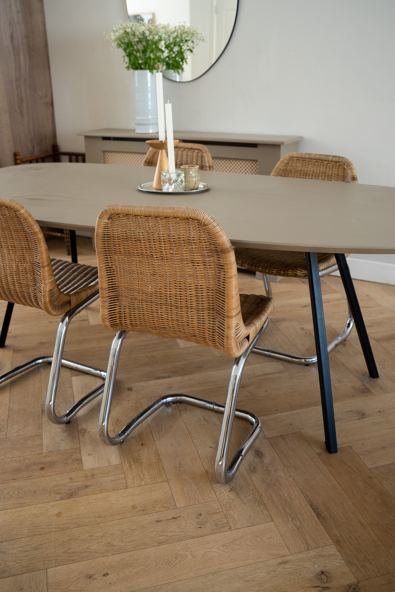 Set of 4 rattan chairs with chrome base